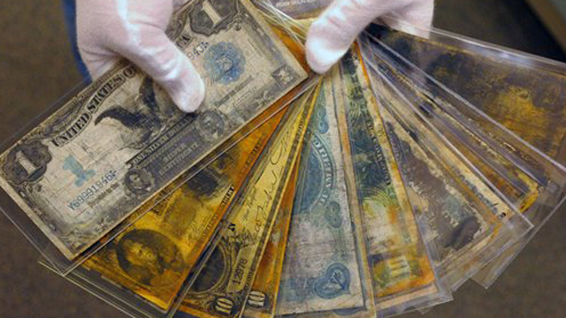 Currency from Titanic wreck AP