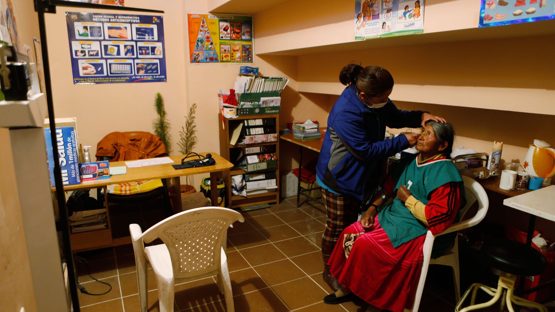 Bolivia_Grandmother_Handball__11_