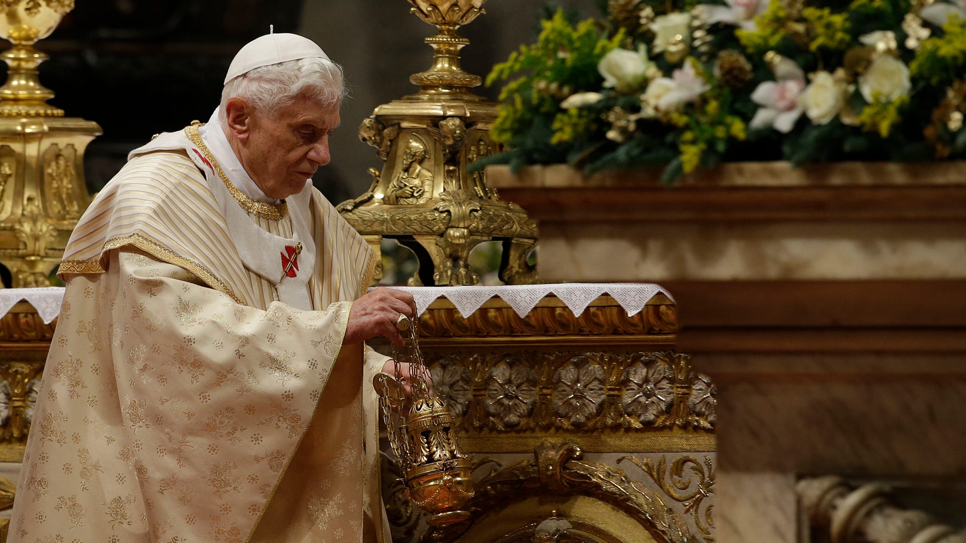 Vatican_Christmas_Angu__1_