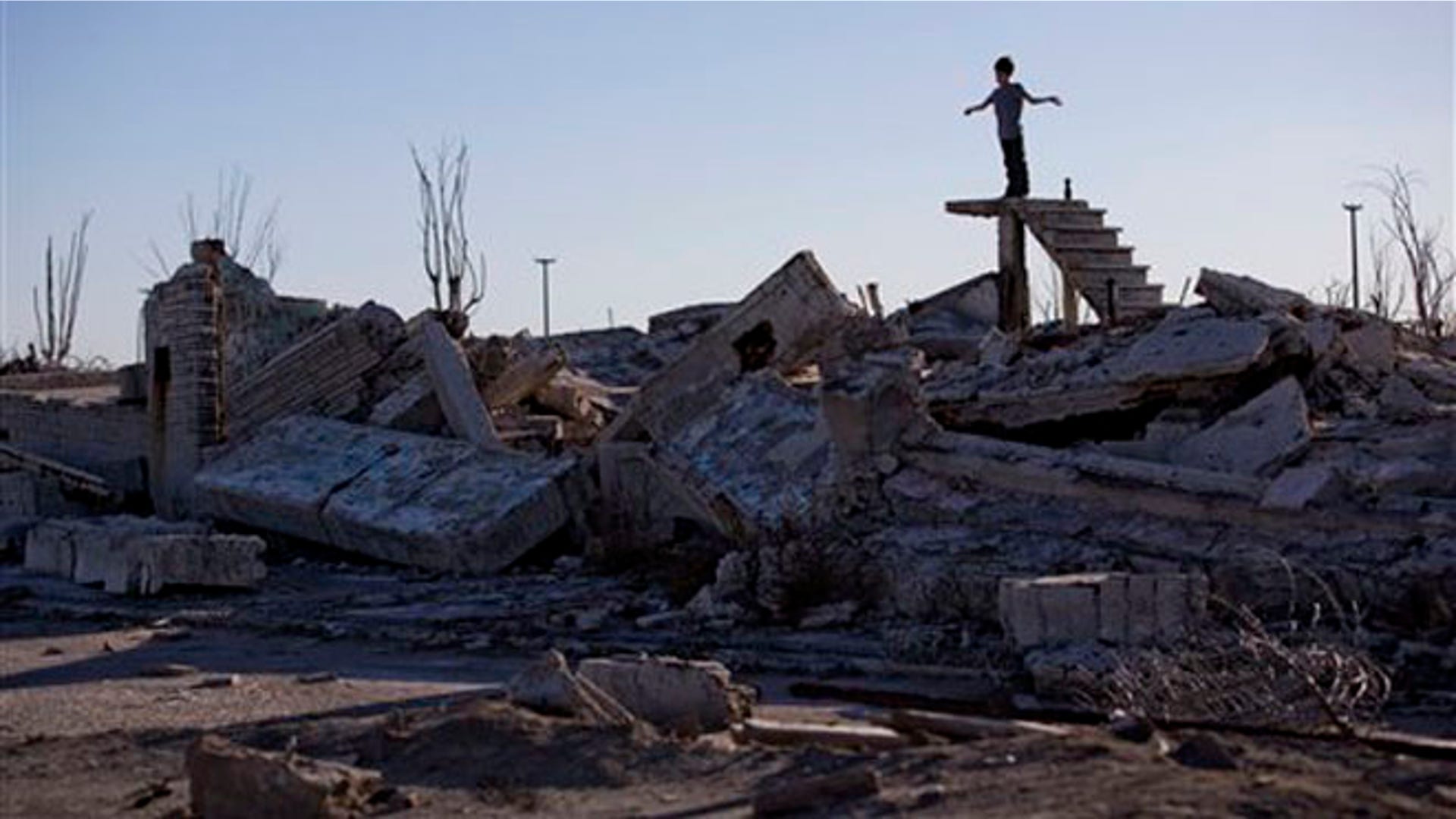 Argentina_ghost_town_13