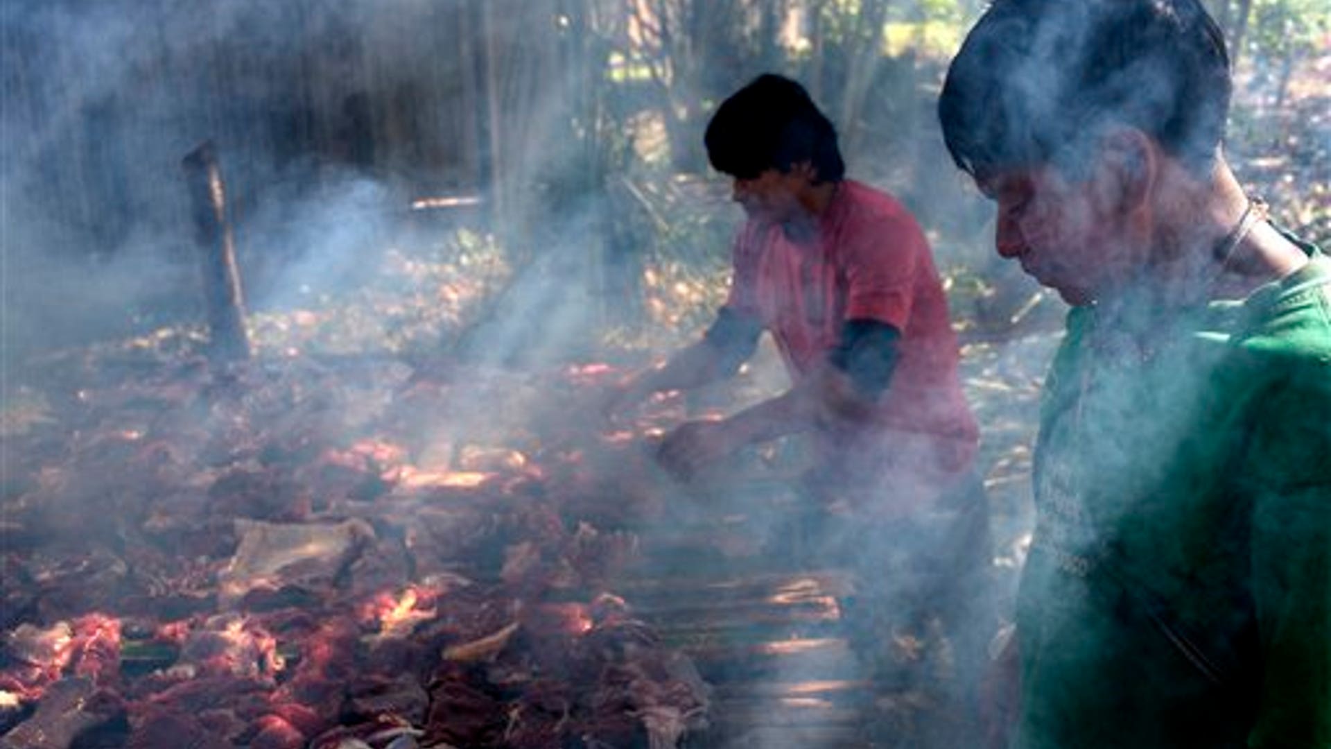 peru_men_smoking_meat