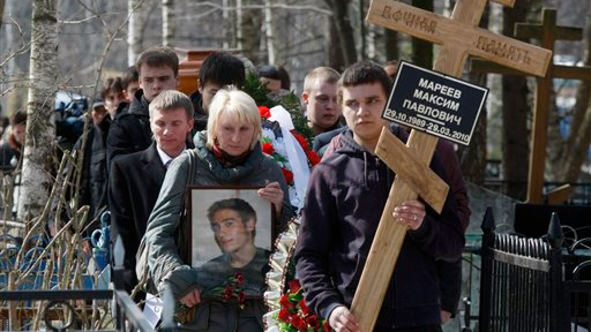 Похороны погибших в теракте в москве. Кладбище самоубийц. Кладбище суицидников.