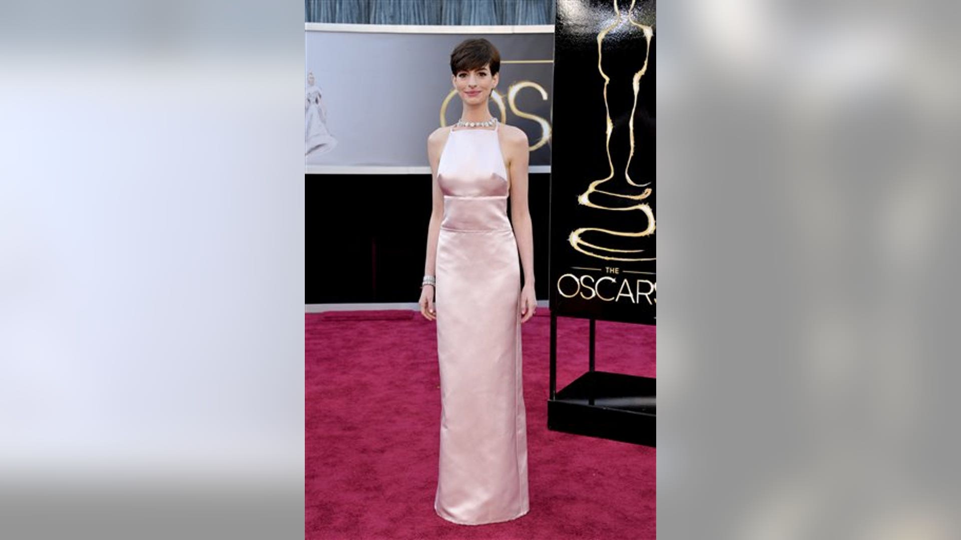 Anne_hathaway_oscars_ap