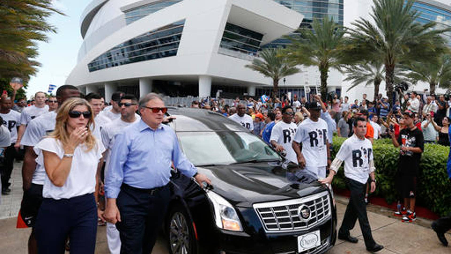 Fernandez_Memorial_Players_surround_hearse