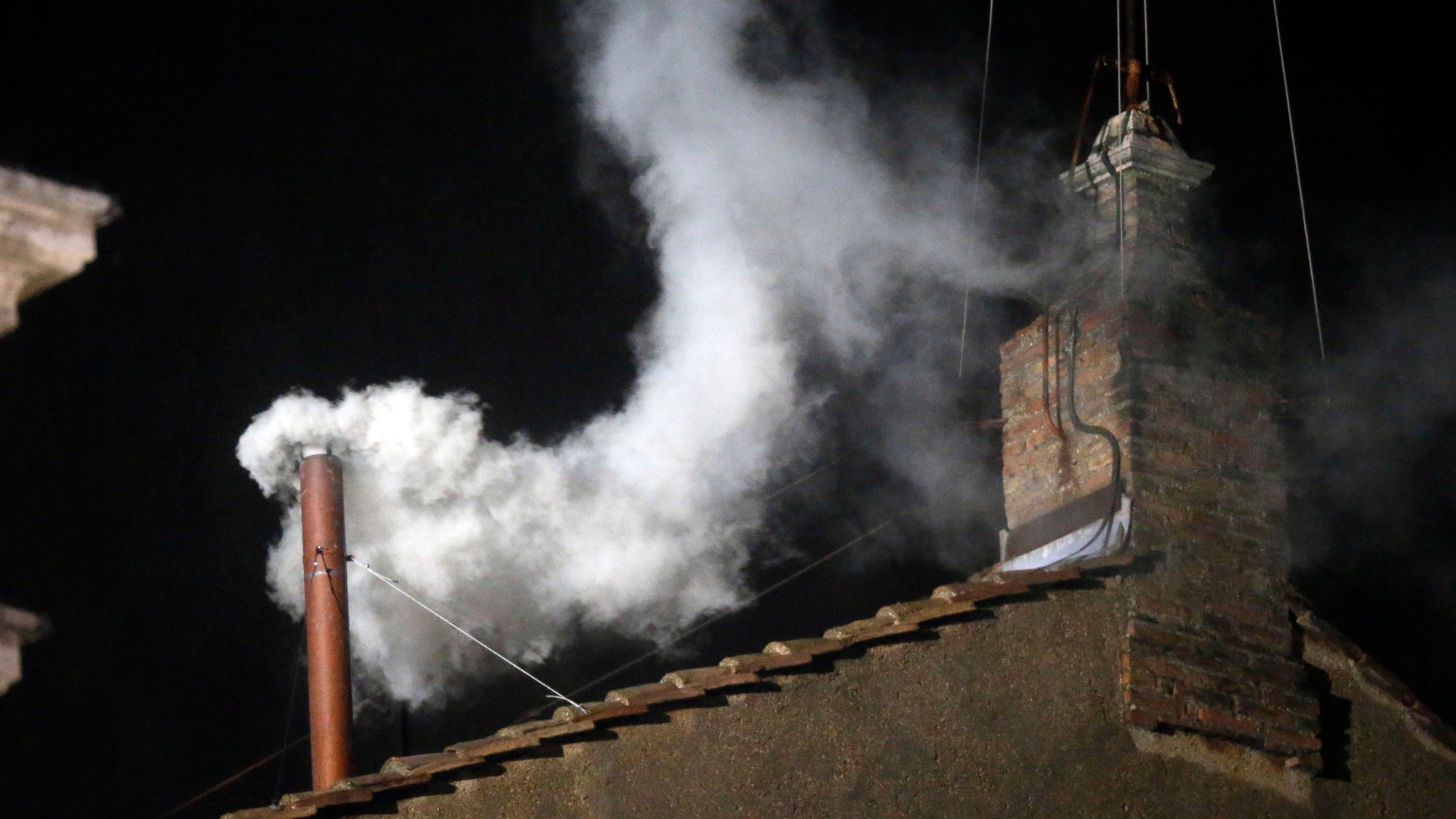 Vatican_PopeWhiteSmoke313