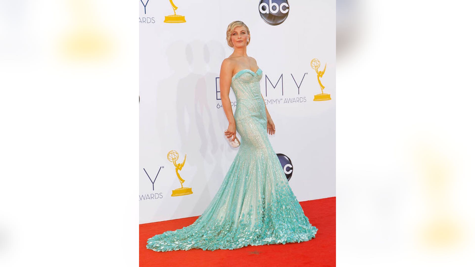 2_Julianne_Hough_Reture