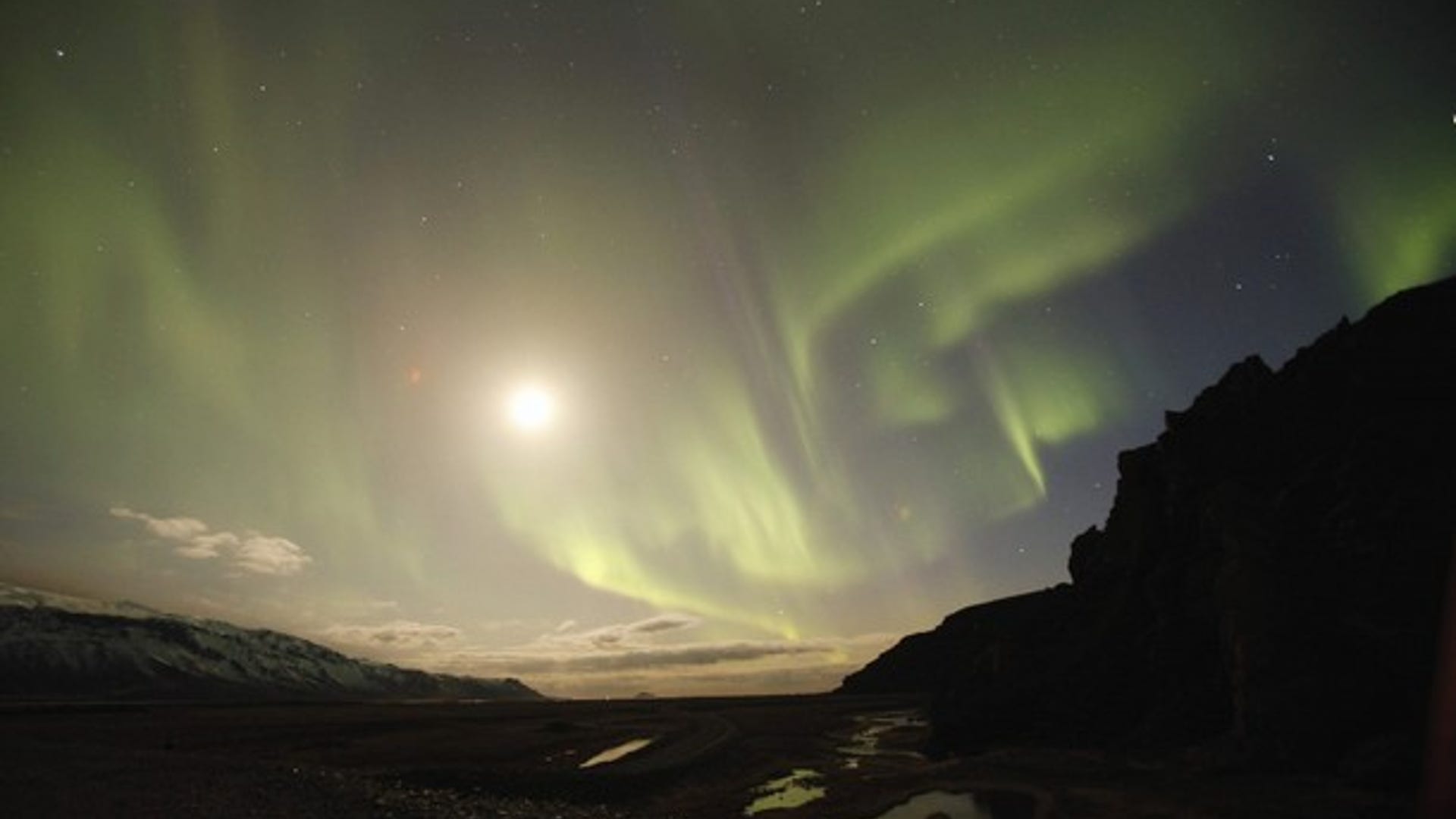 Northern_Lights_Over_Iceland_7
