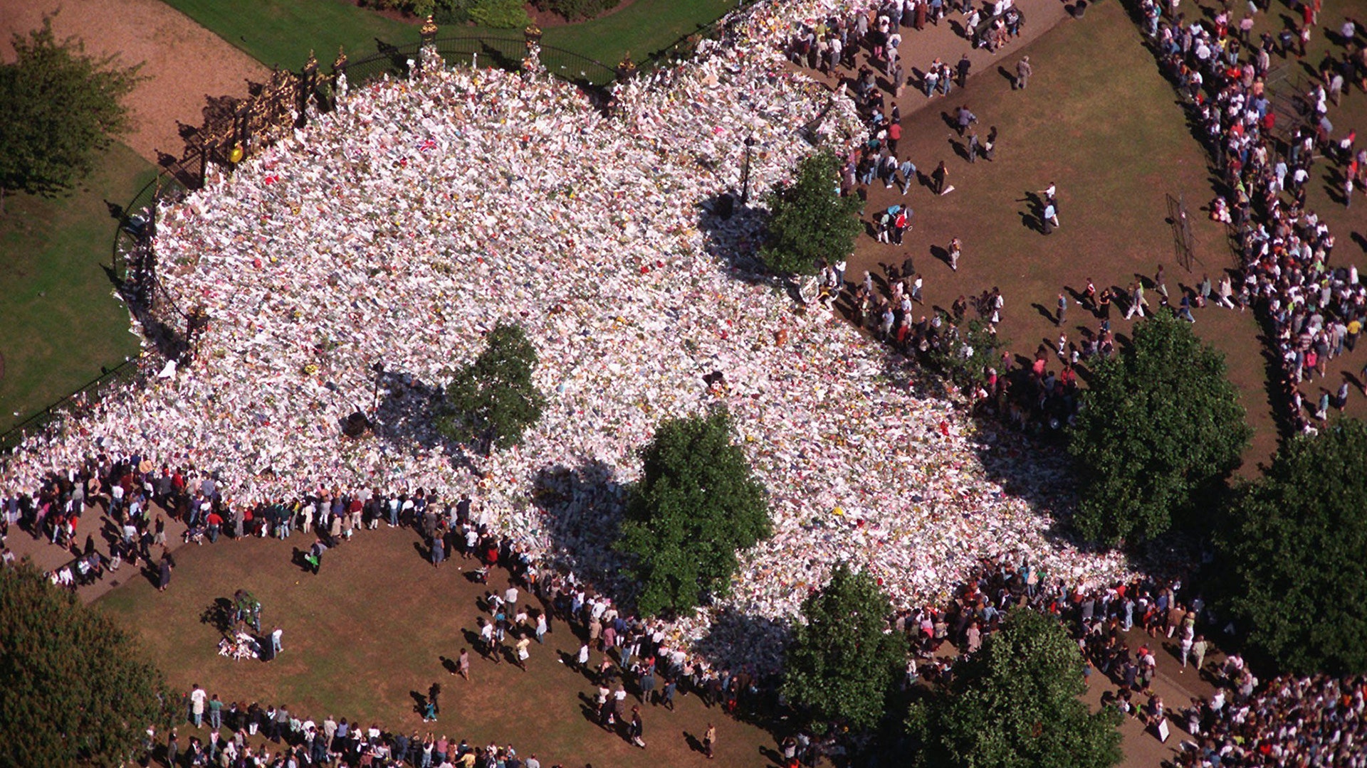 Flowers at the gates of Kensington Palace in London, as crowds arrive to pay their respects to the late Princess Diana, September 4, 1997