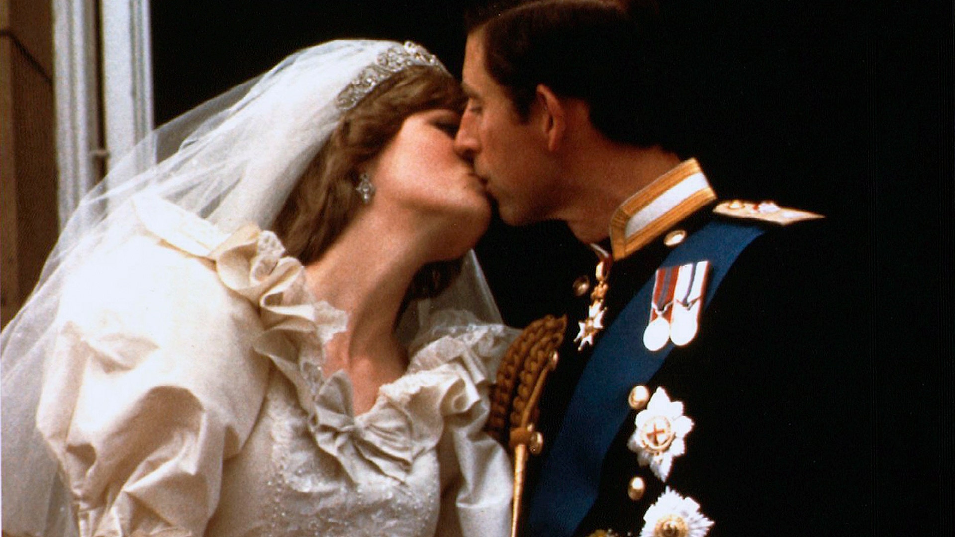  Prince Charles kisses his new bride Diana on their wedding day in London, July 29, 1981