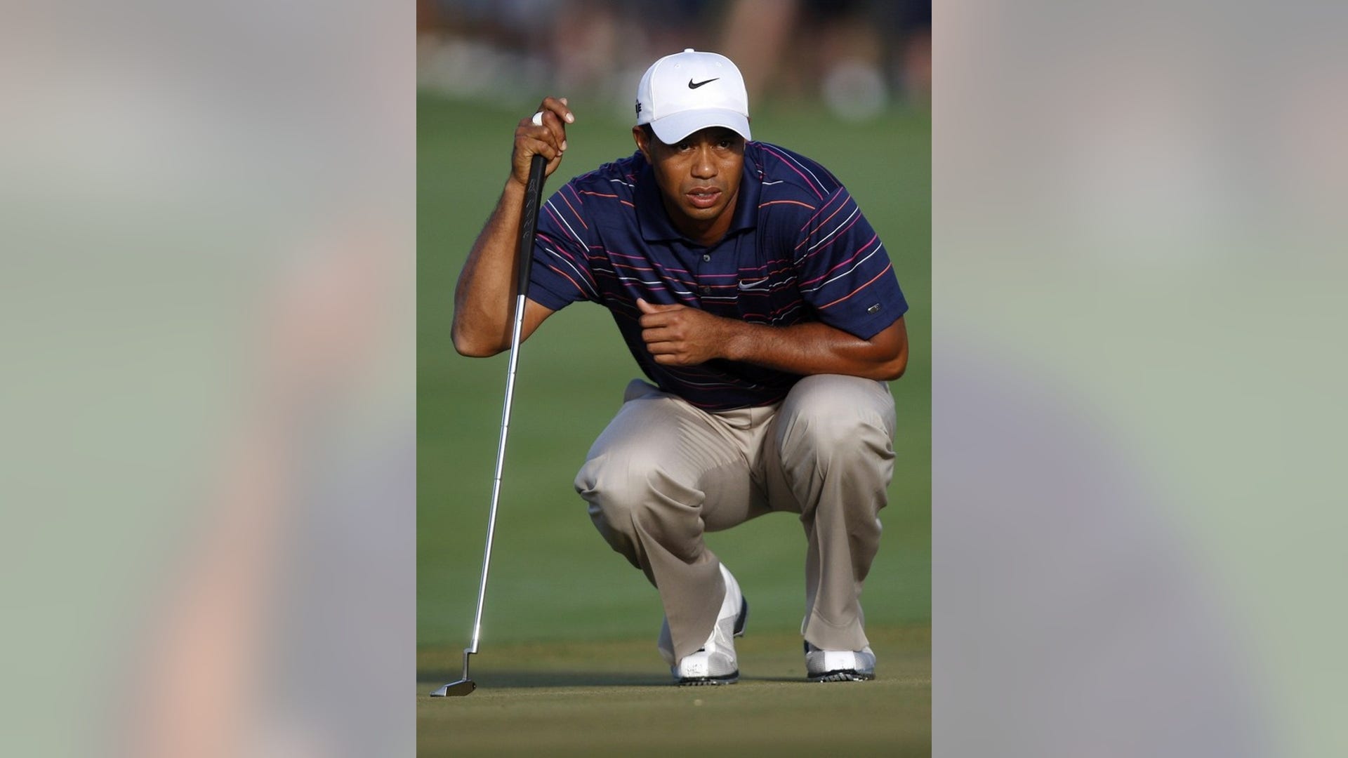 Tiger Woods Lines Up Putt 