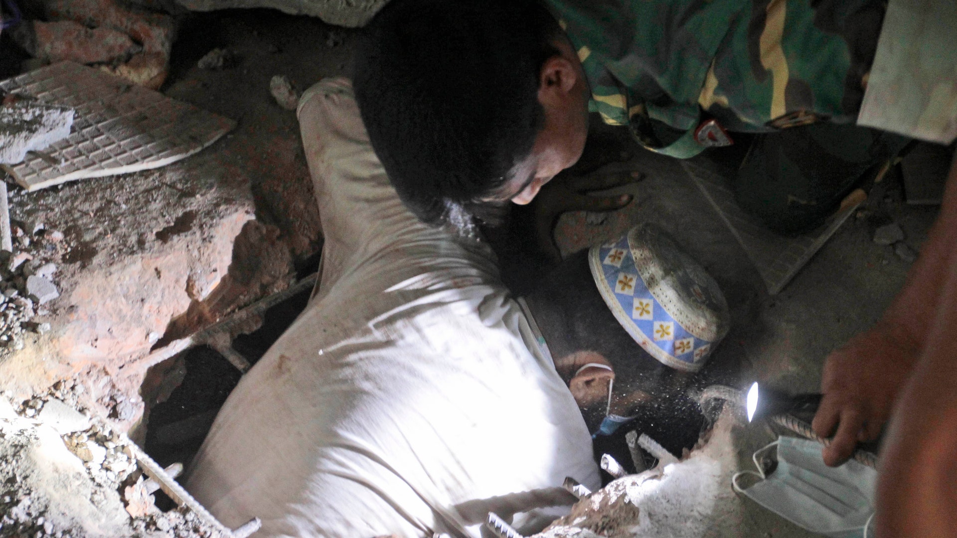 Bangladesh_Building_Crash4