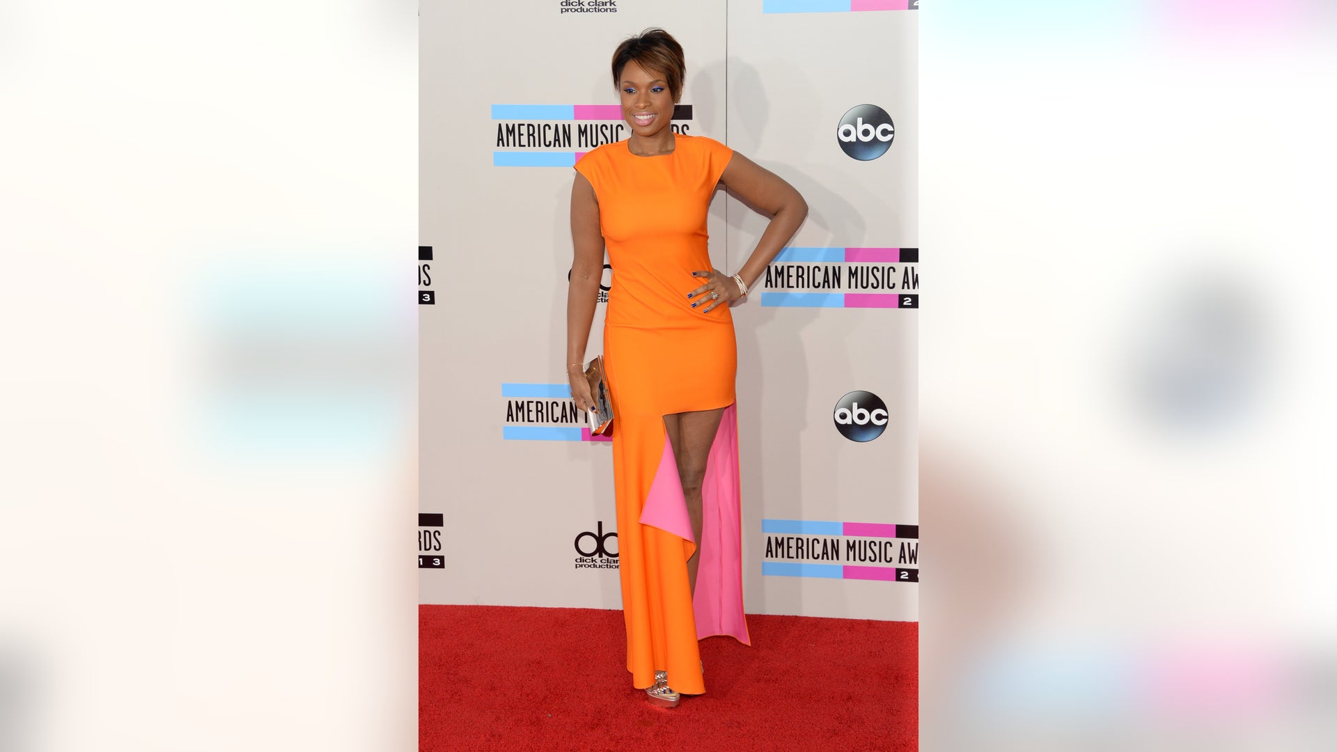 Jennifer_Hudson_AMA_Red_Carpet
