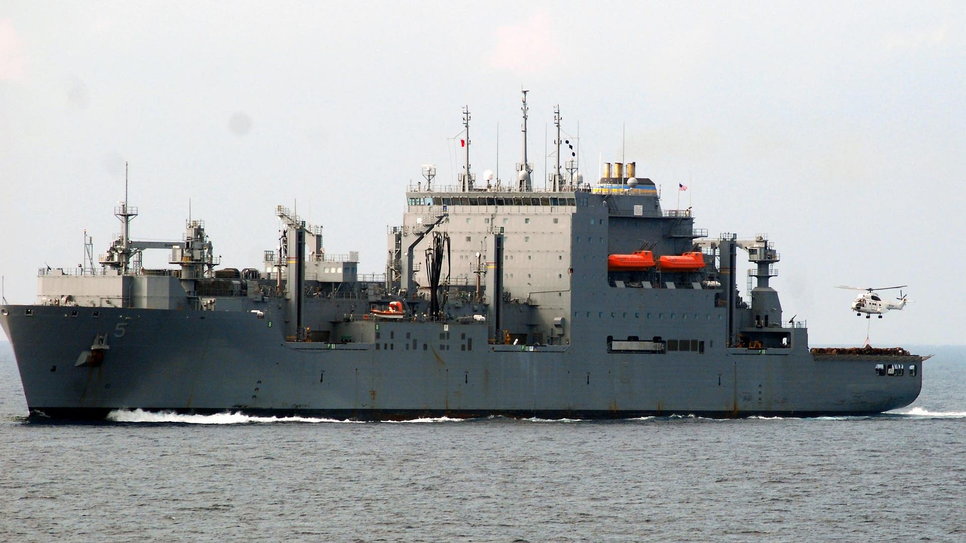 SA330J Puma Picks Up Cargo