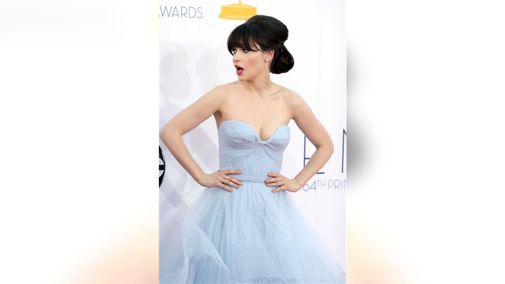 3_Zooey_Deschanel_AP