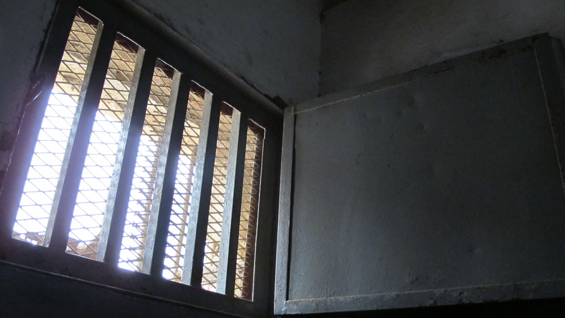 Isolation Cell Window