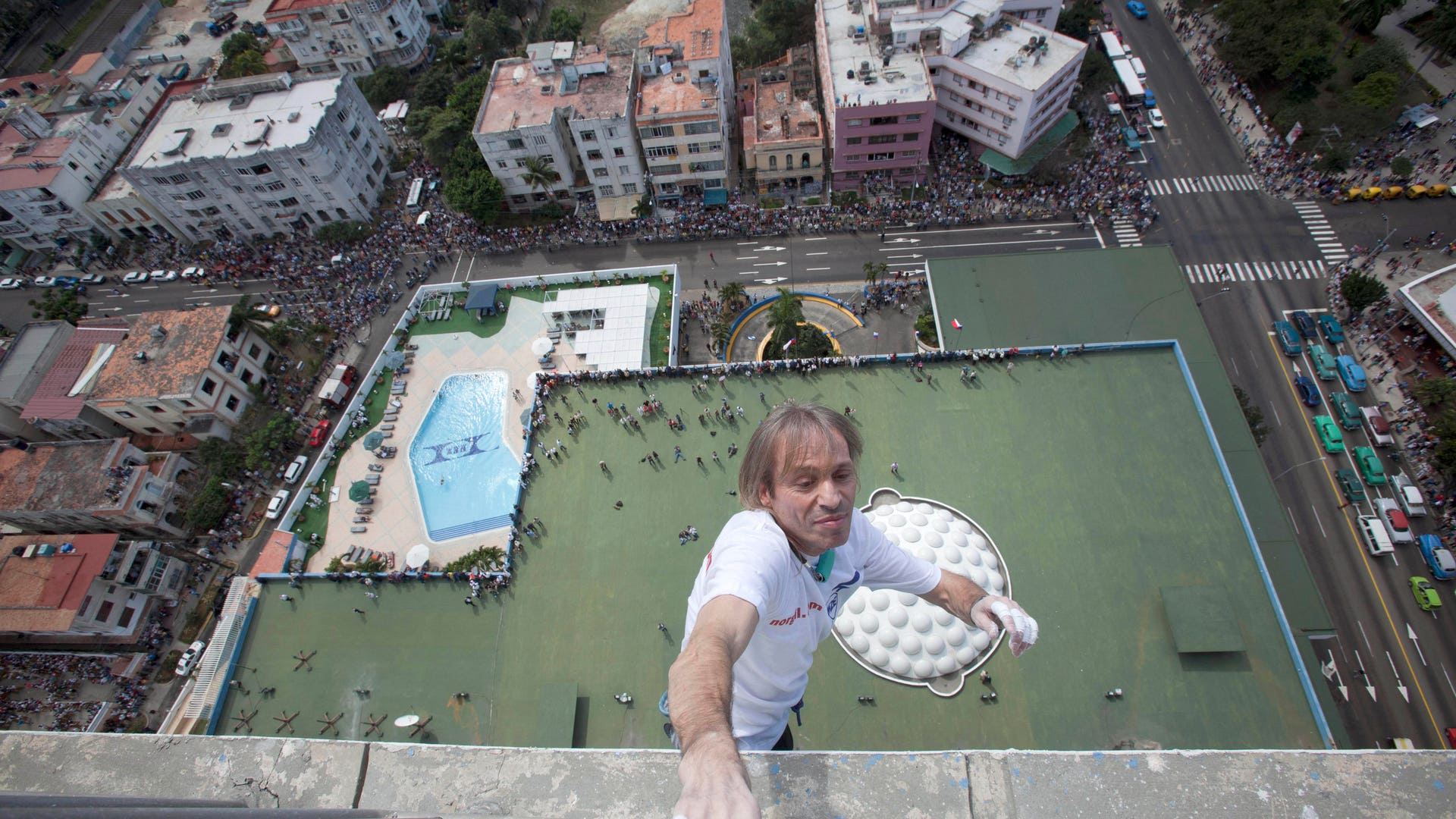Cuba_Skyscraper_Climber__erika_garcia_foxnewslatino_com_13