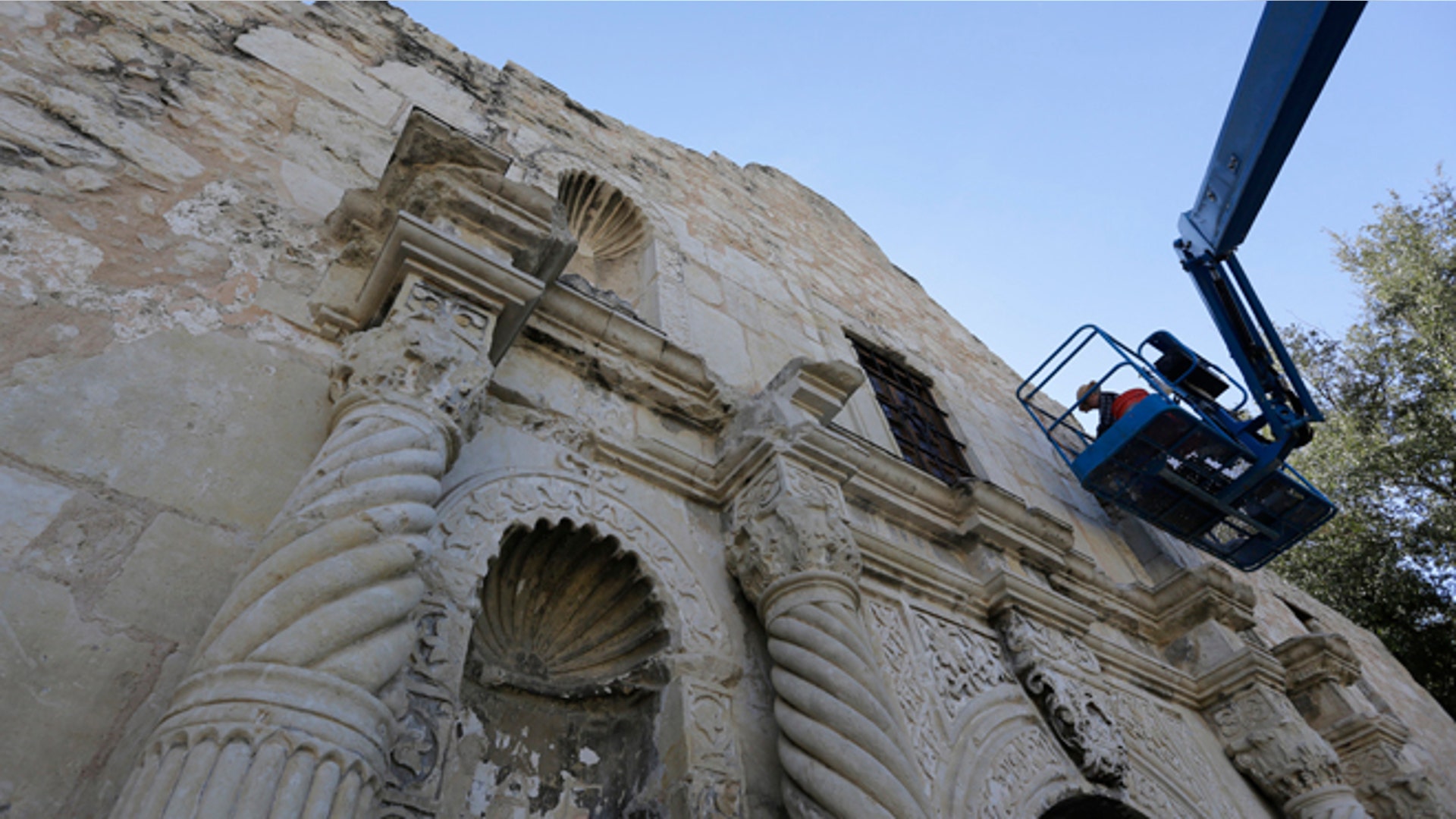 Restoring_Alamo_Latino_top