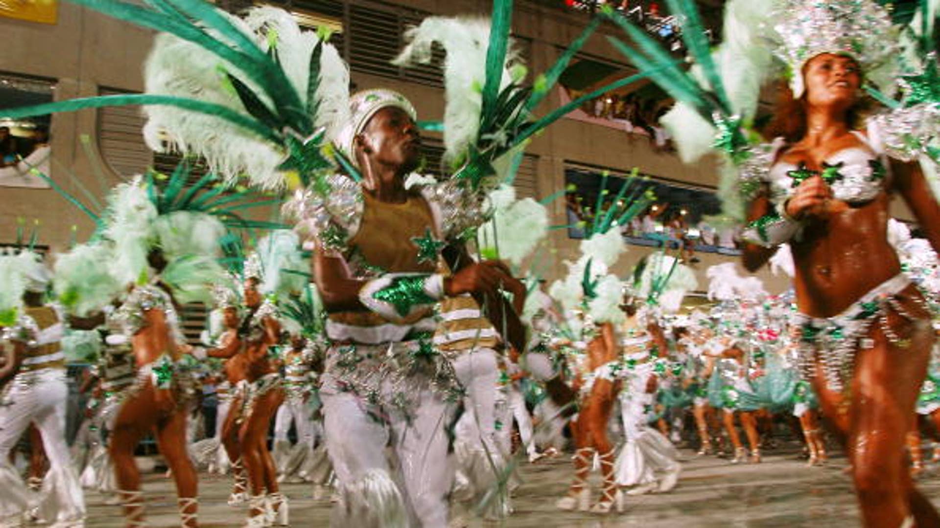 The rio carnival is an annual. Карнавал в Бразилии. Карнавал в Бразилии картинки. Традиции Бразилии. Бразильский карнавал 2014 +18.