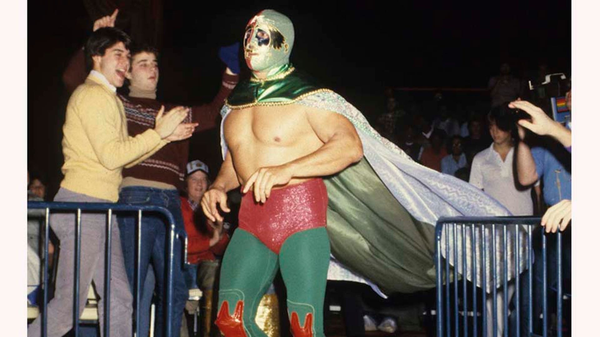 Mil Mascaras 3312011