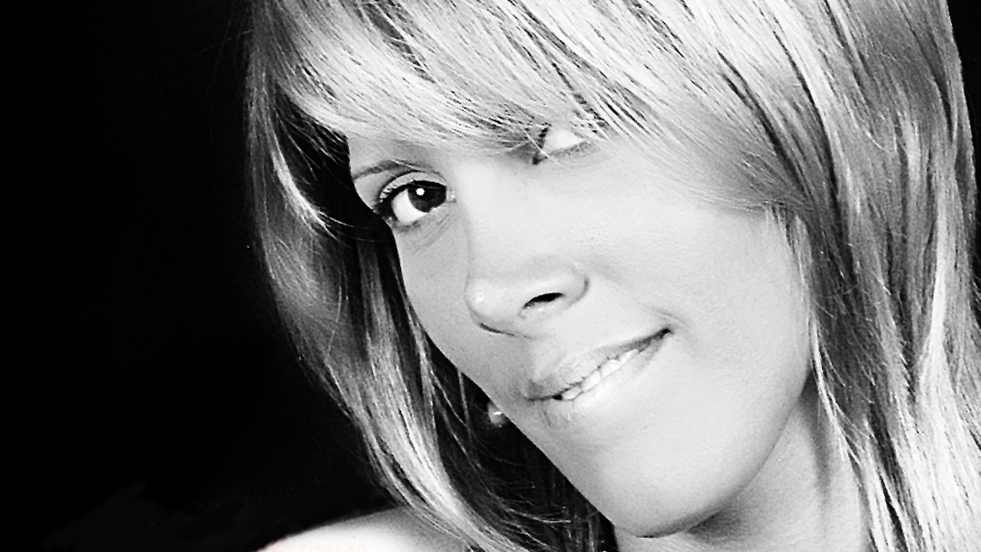 4_Designer_Glenkoro_Comte