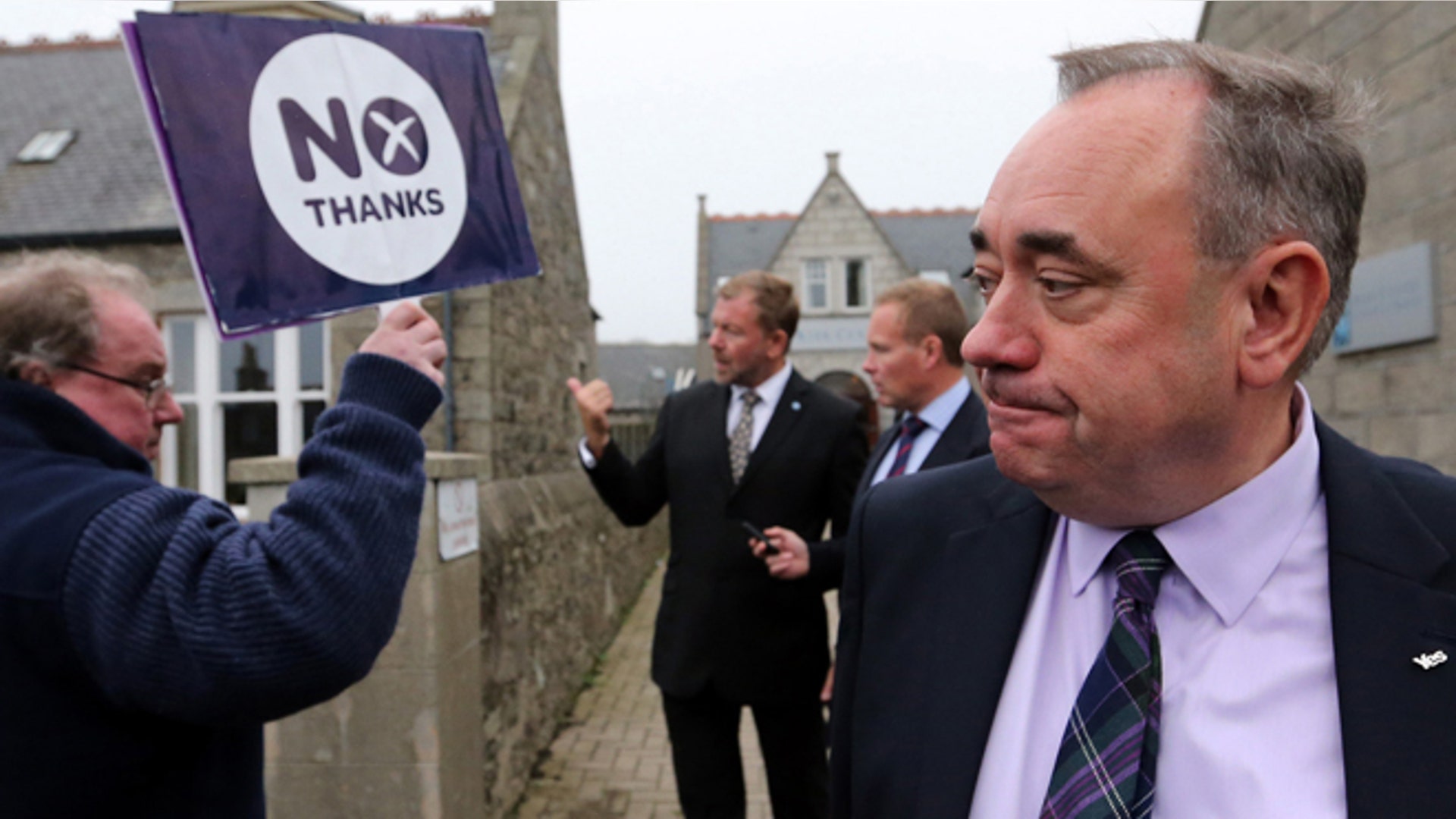 Scotland votes on independence referendum