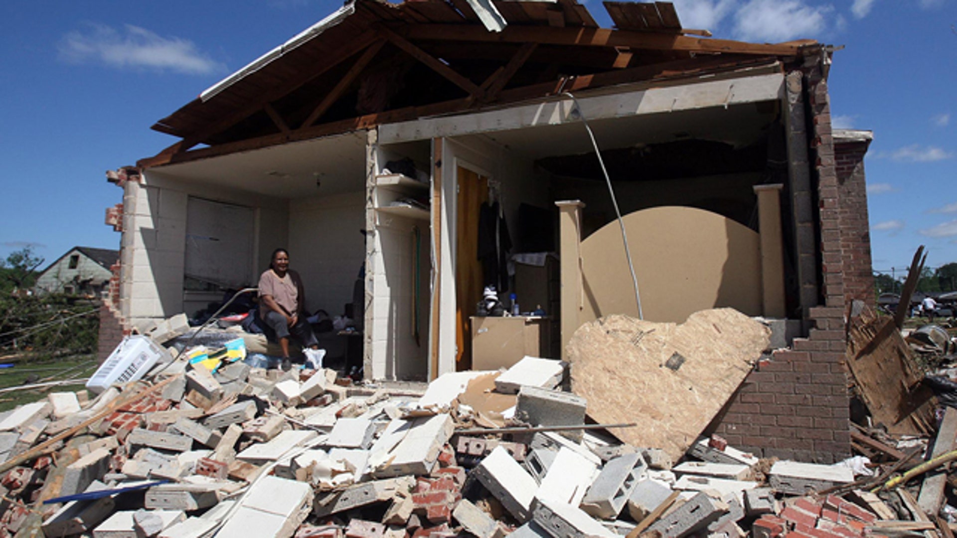 alabama_house_facade_gone_AP