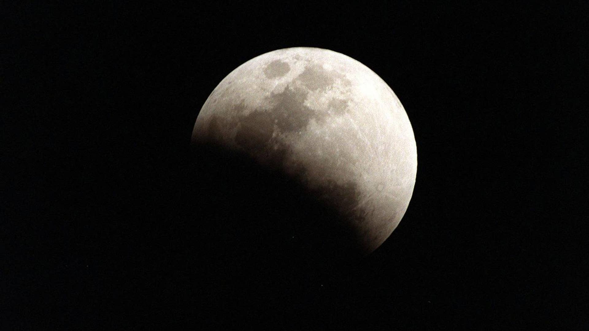 Lunar_Eclipse_from_Merritt_Island__Fl