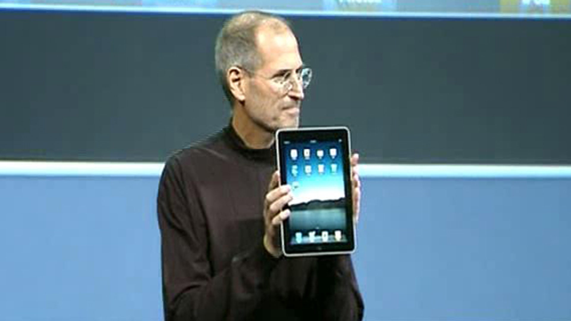 Steve Jobs with the iPad