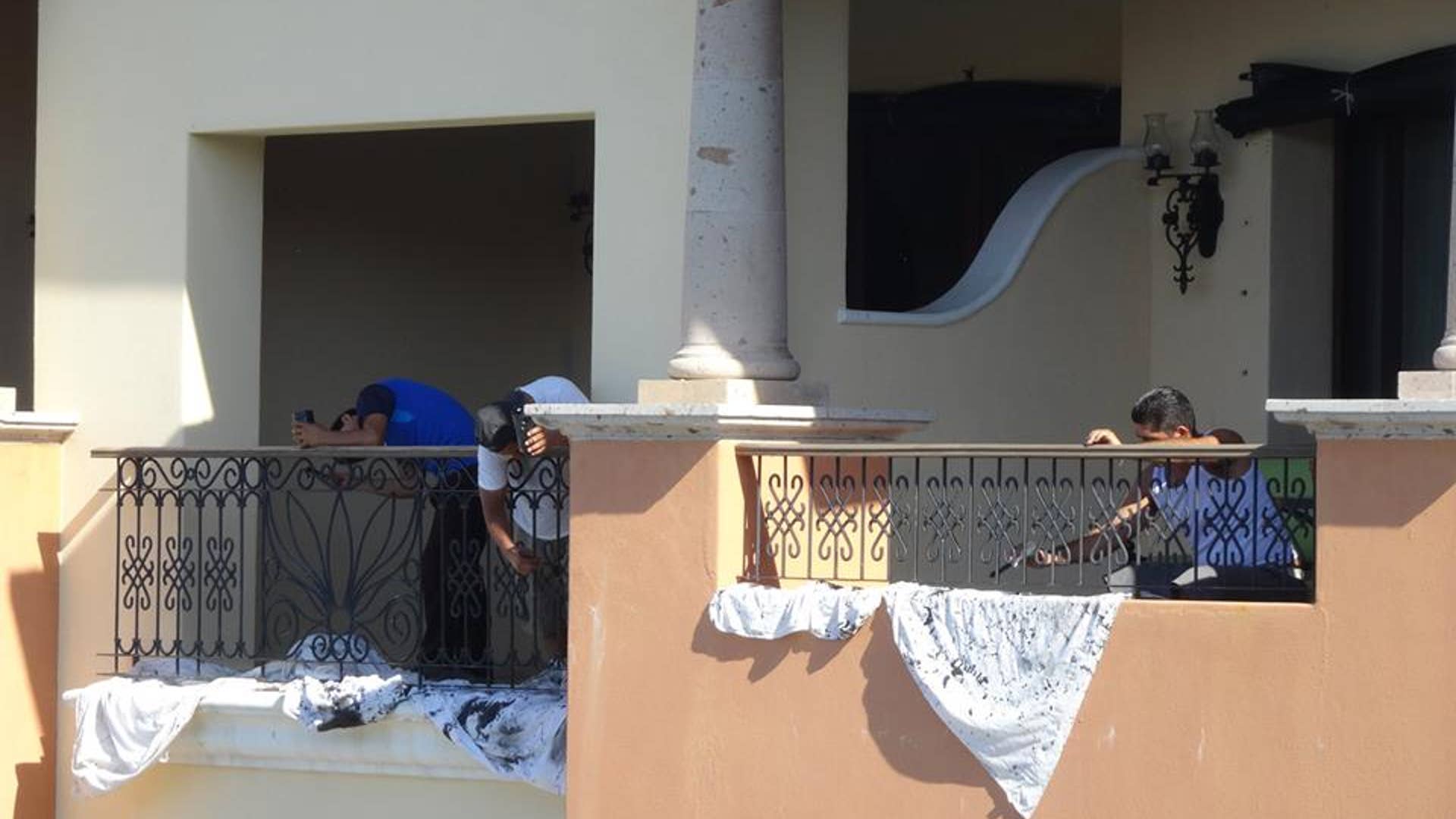 Hacienda_Encantada_making_repairs__5_