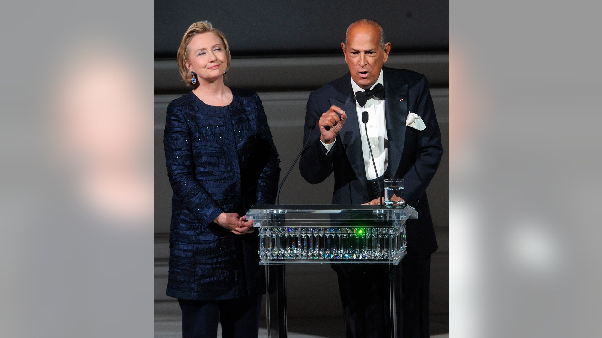 APTOPIX_Obit_Oscar_de_Vros