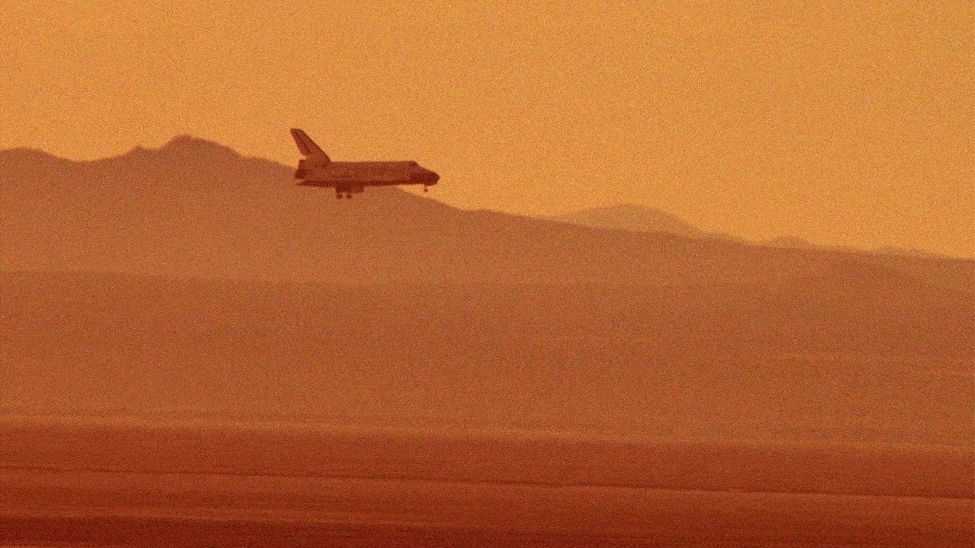 Landing_at_Edwards_AFB