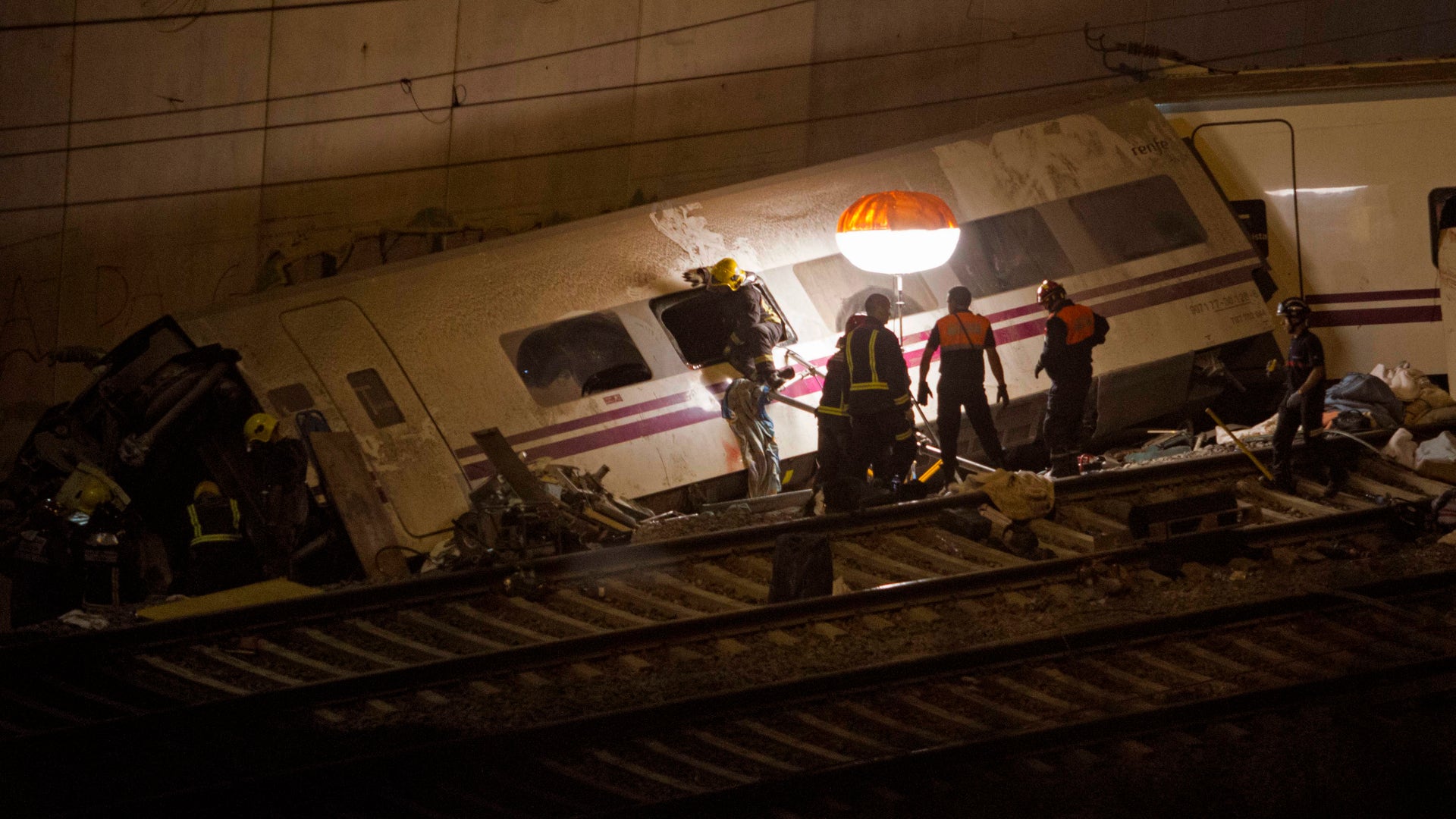Spain_Train_Derailmen_Garc_12_