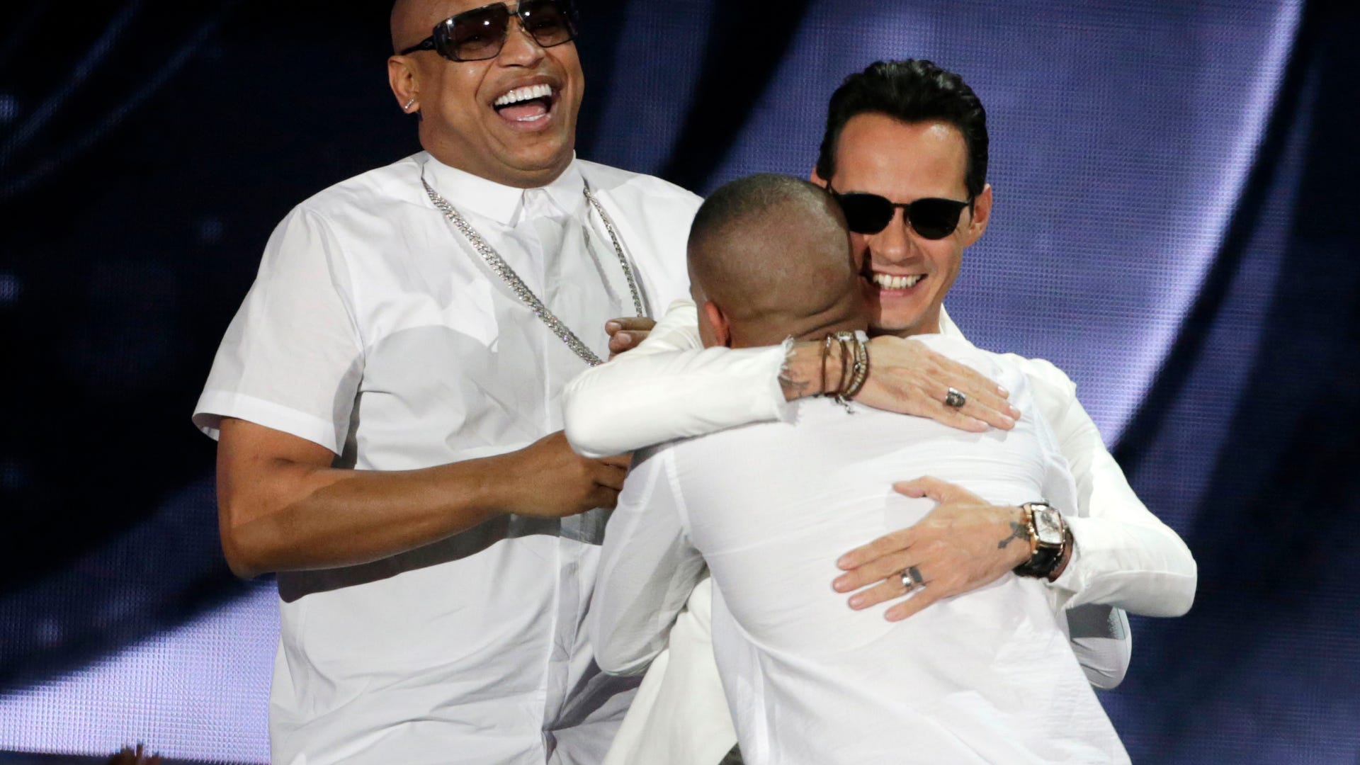 Latin_Billboard_Award_Vros__11_