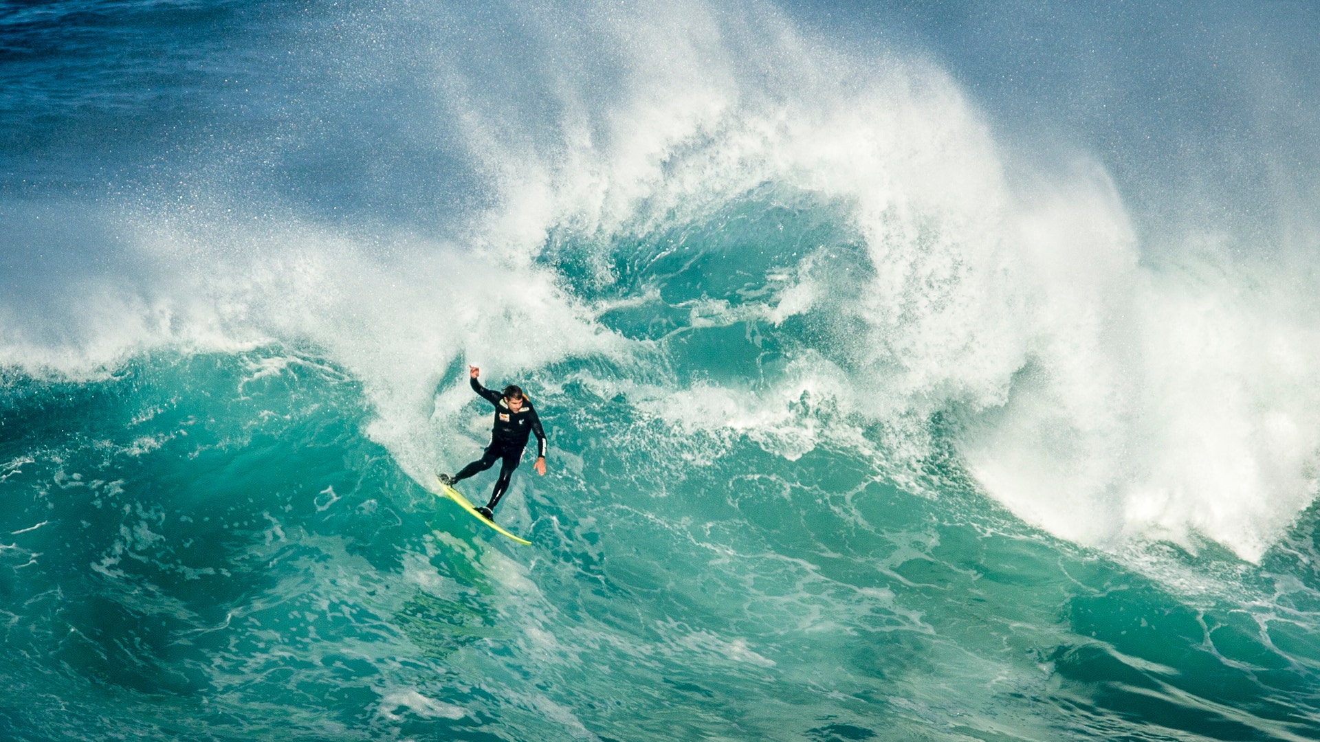Red_Bull_Surfing