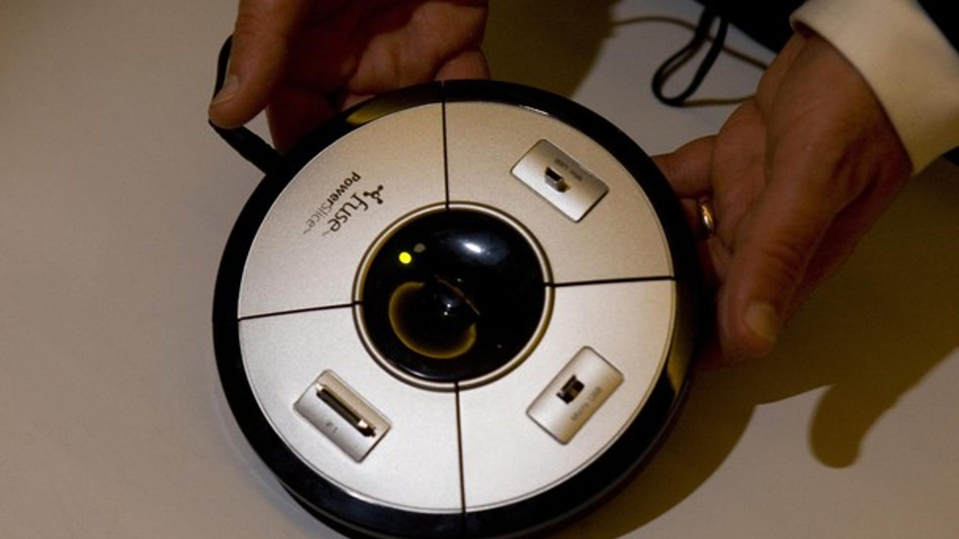 PowerSlice_mobile_device_charging_station