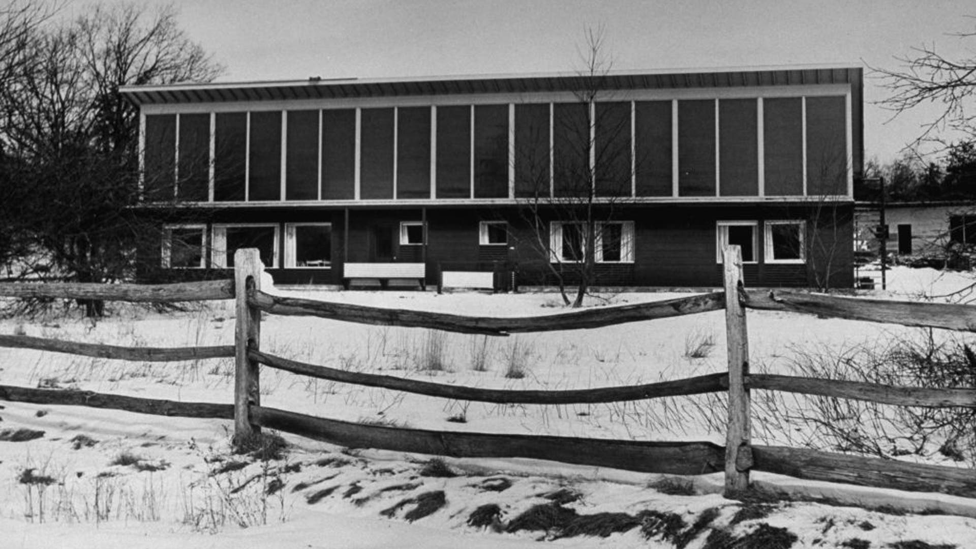'World's First Sun-Heated Home'