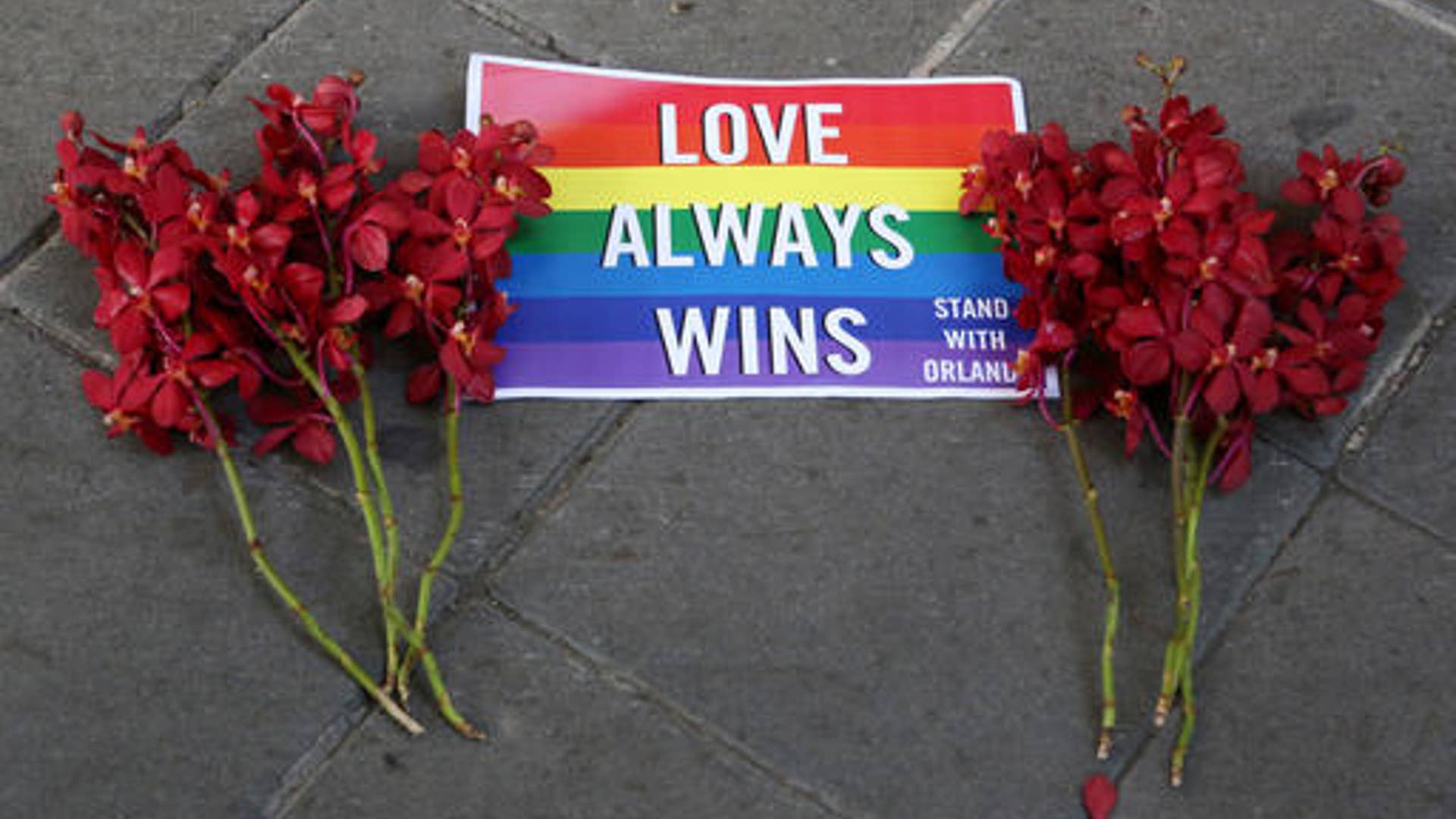 Thailand_mourning_Orlando_2