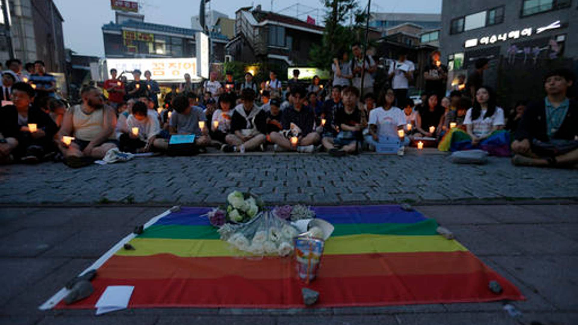 Korea_mourning_Orlando_2