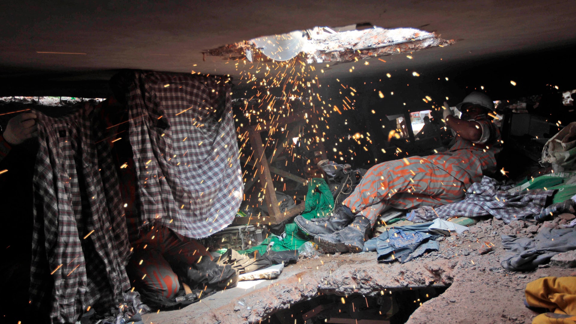 Bangladesh_Building_Crash2