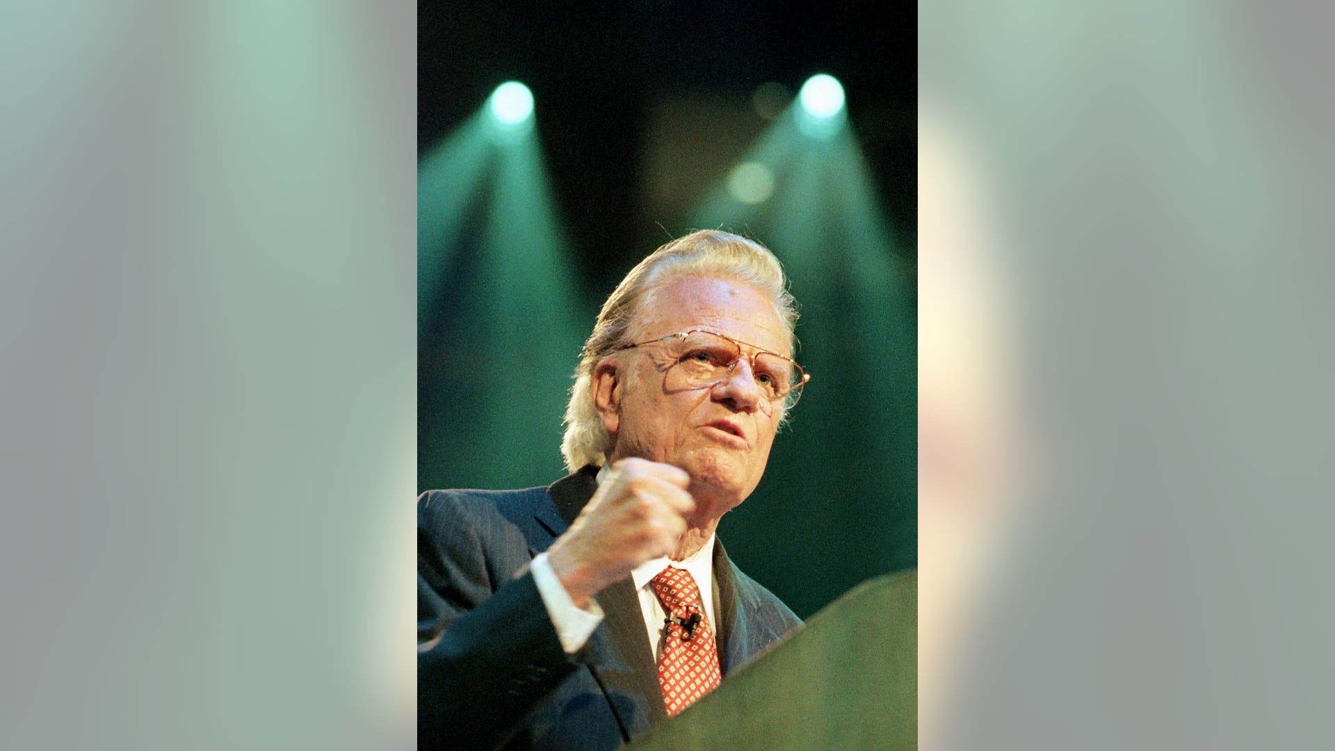 Reverend Billy Graham delivers a sermon in Ottawa, Canada, June 25, 1998