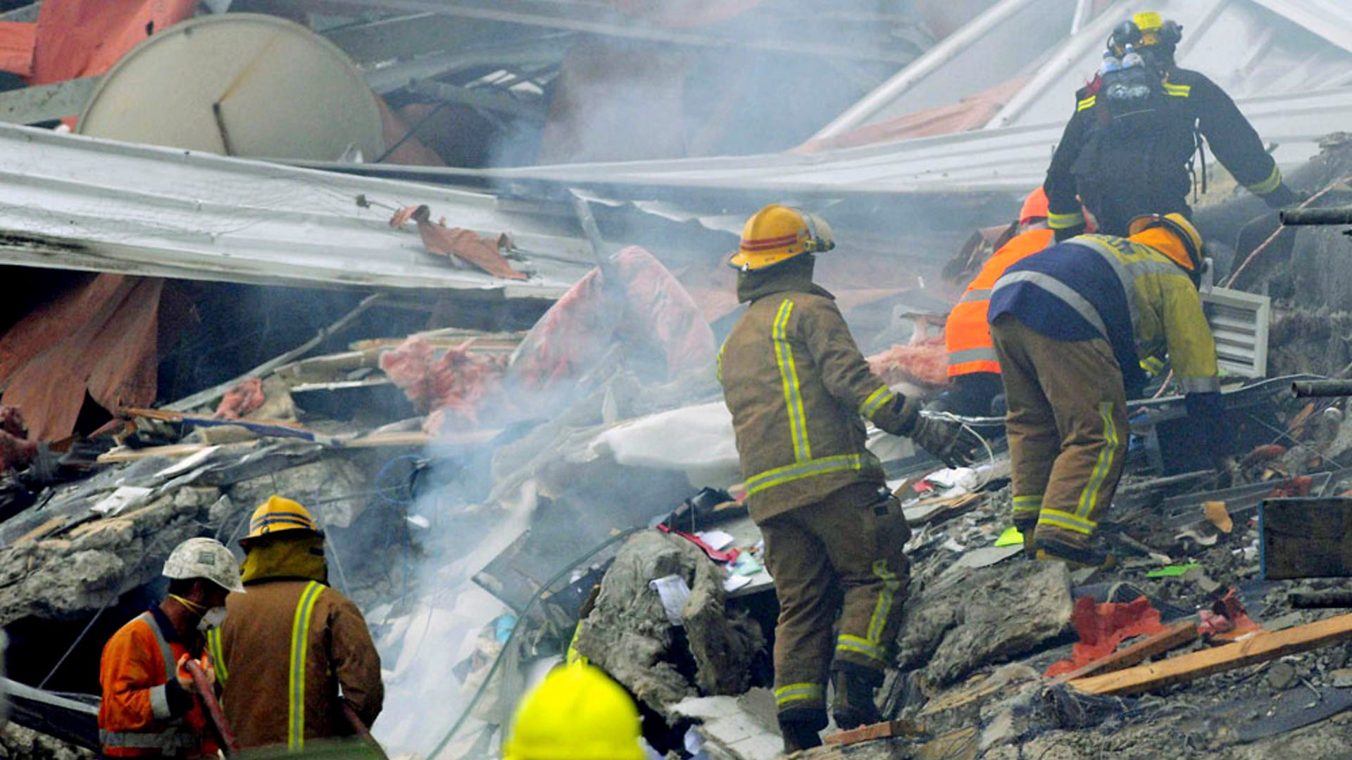 Rescue_workers_search_for_NZ_victims