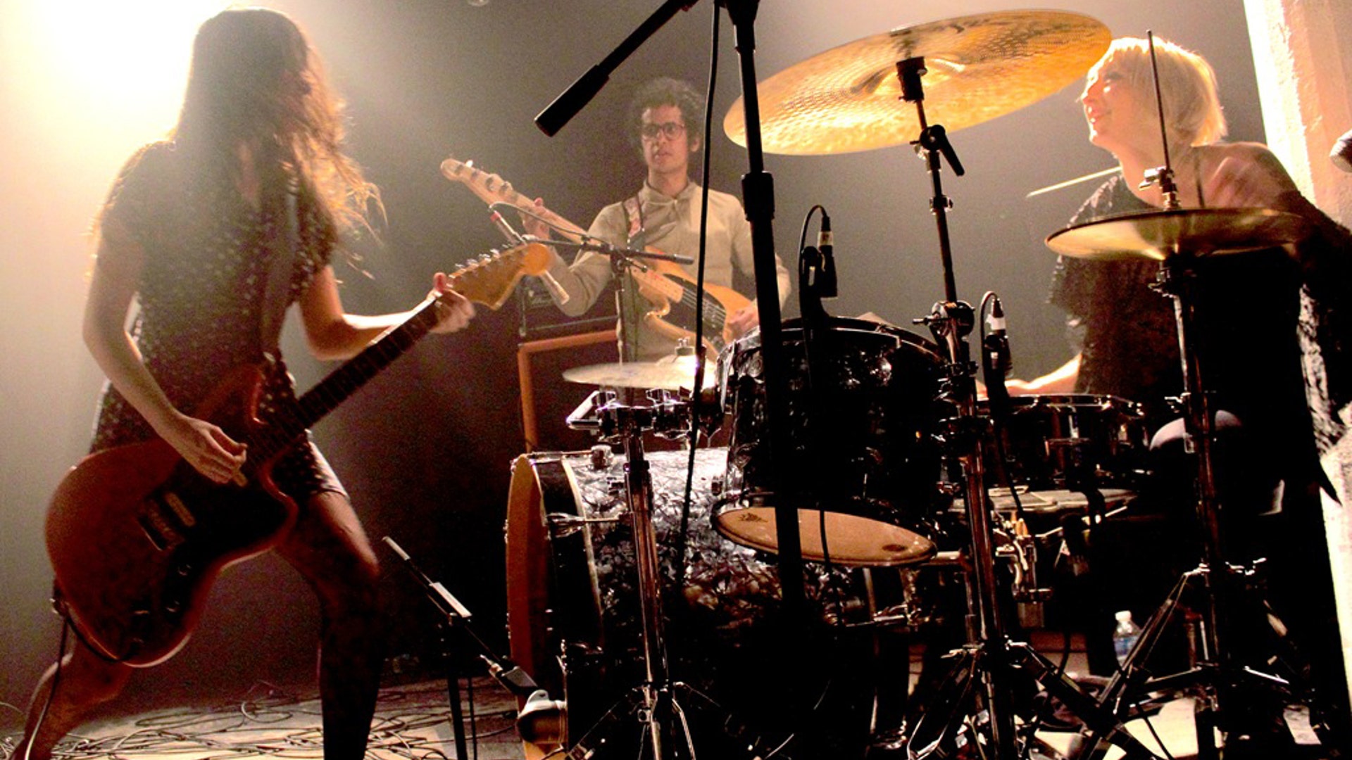 3__le_butcherettes_live_photo_courtesy_Le_Butcherettes