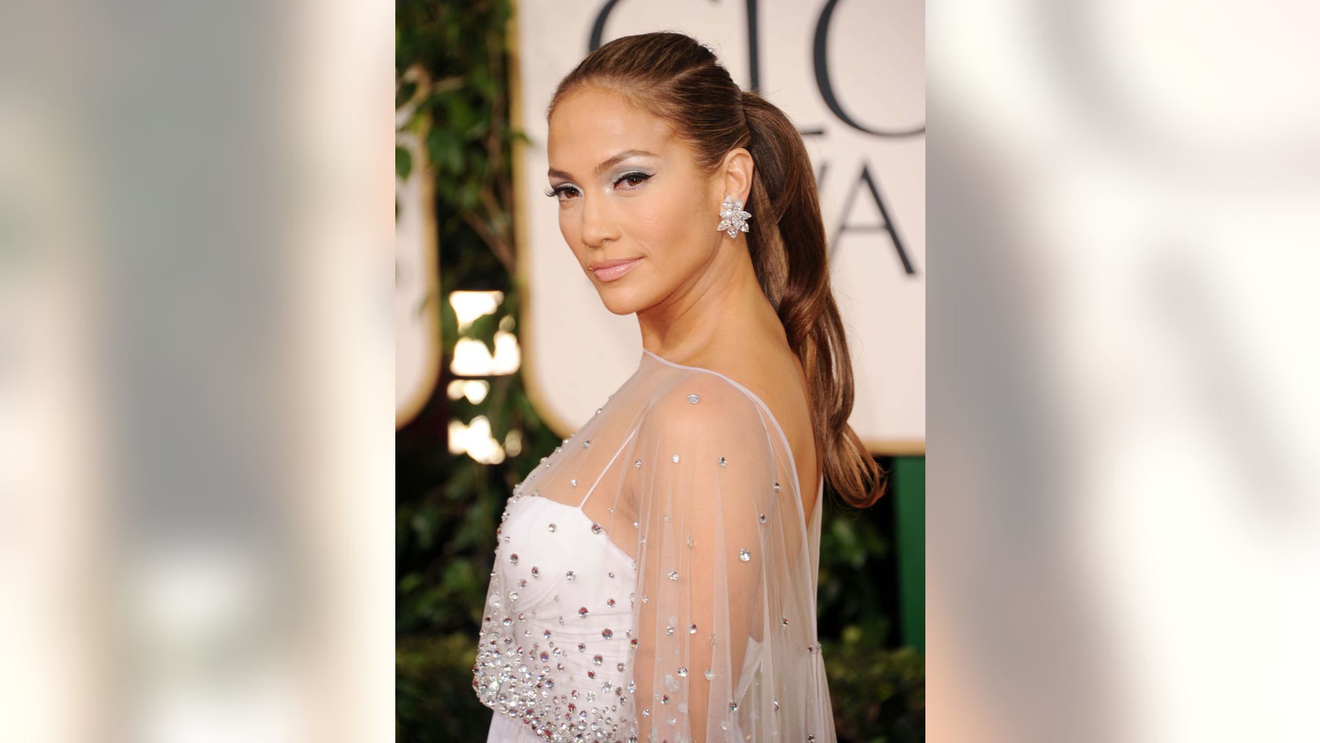 JLO_CARPET_48