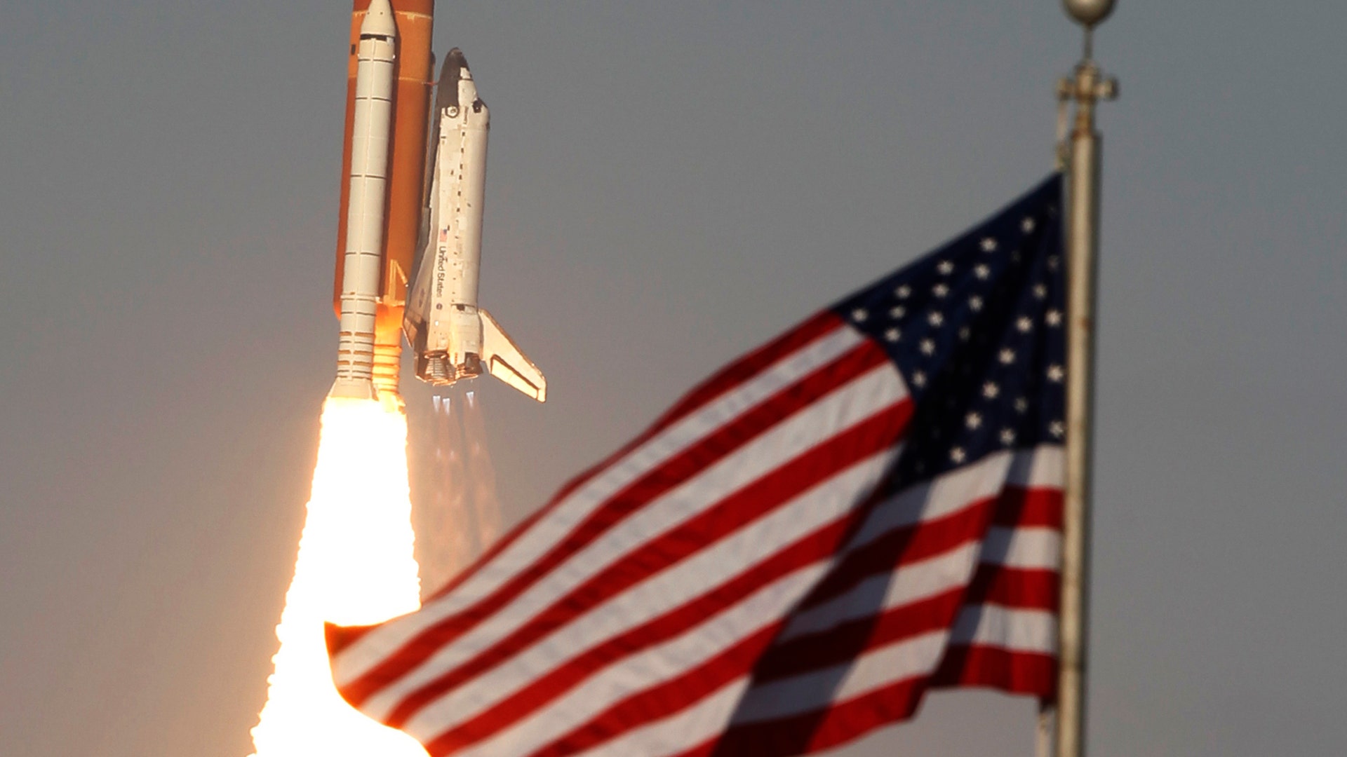 Shuttle-Discovery Final Blast Off Flag