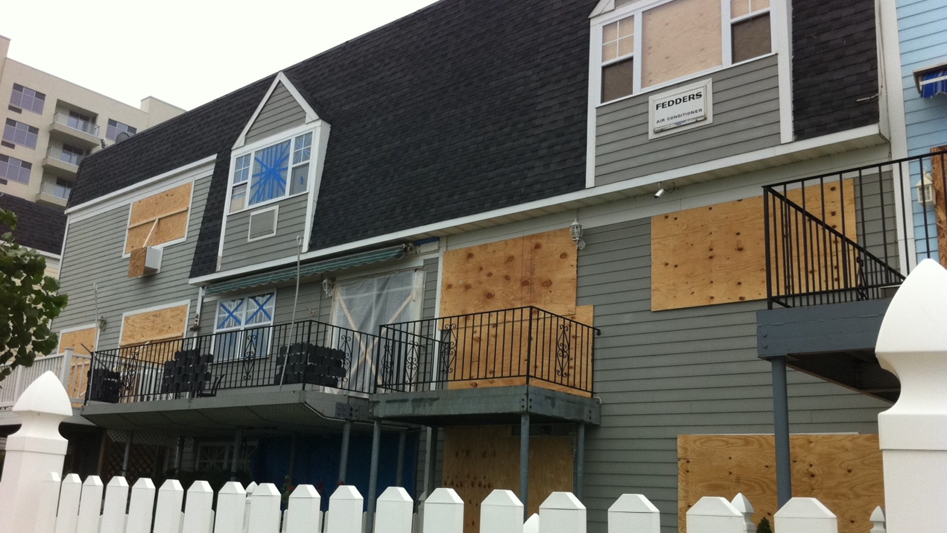 8_27_11_Rockaway_Beach_homes_boarded_up_medium_shot