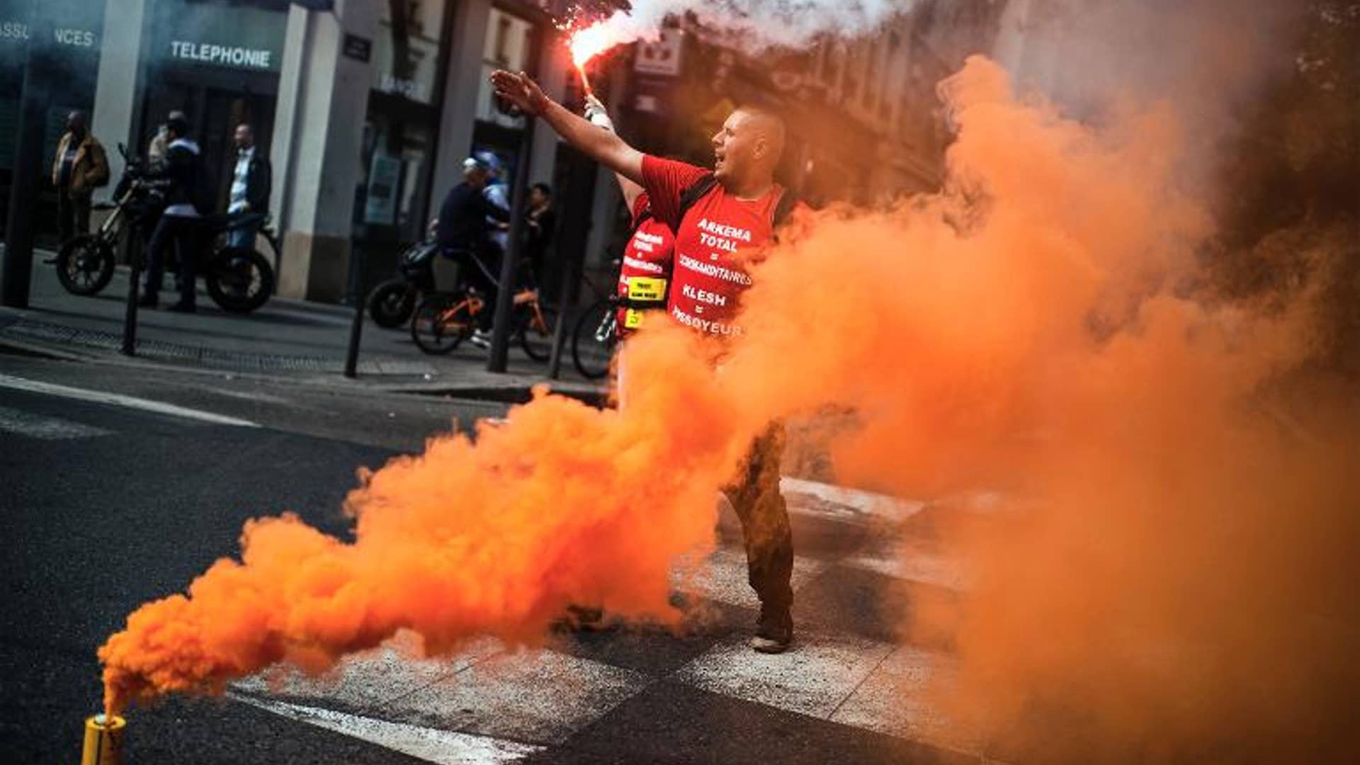 Lyon flares