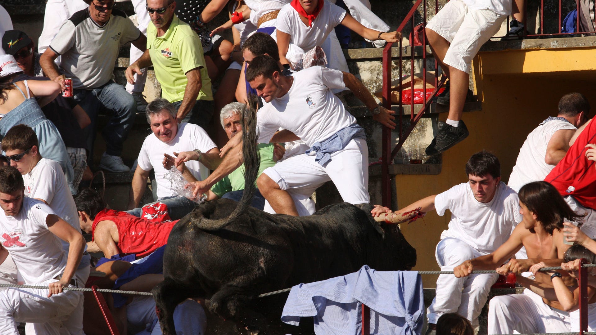 Leaping Bull Injures 40 People in Spain | Fox News