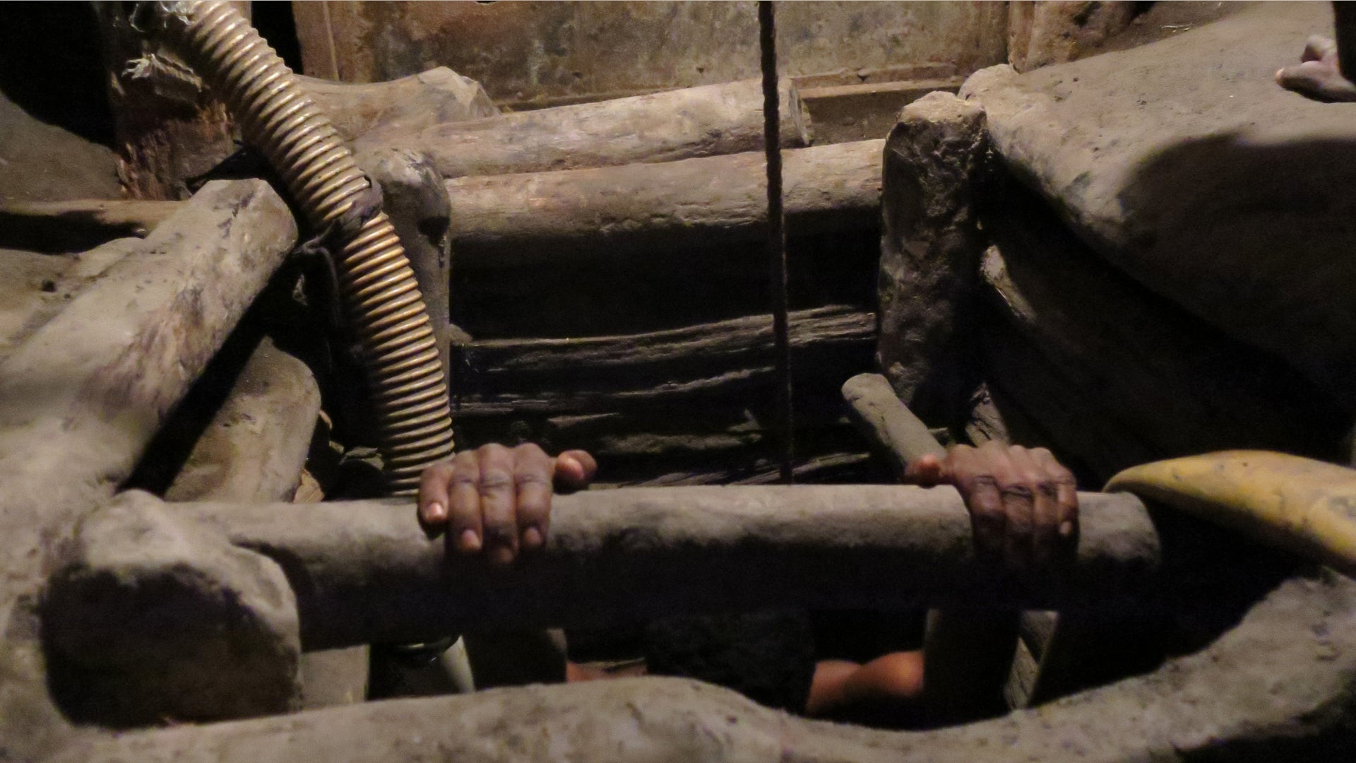 DR_Larimar_mining__6_