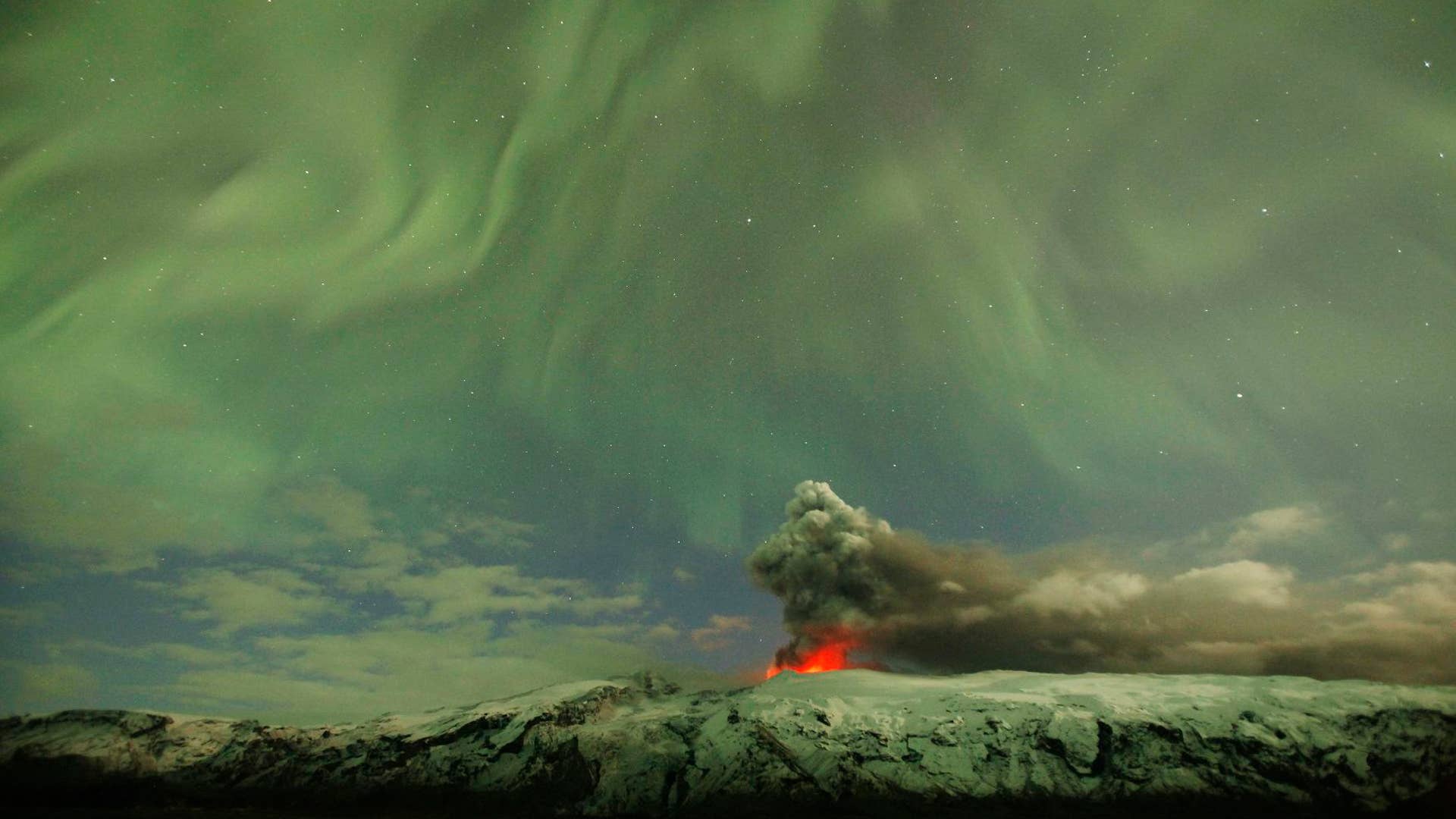 Northern_Lights_Over_Iceland_4