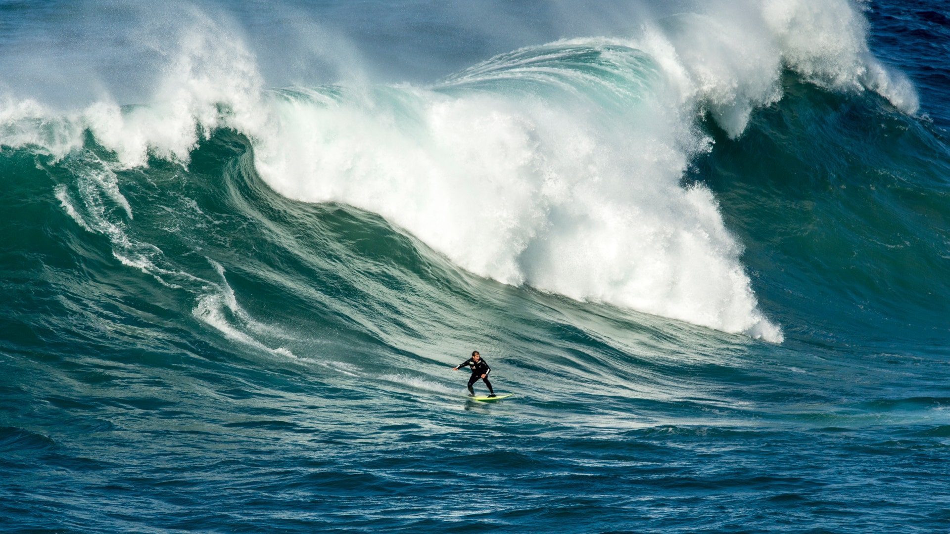 Red_Bull_Surfing__1_